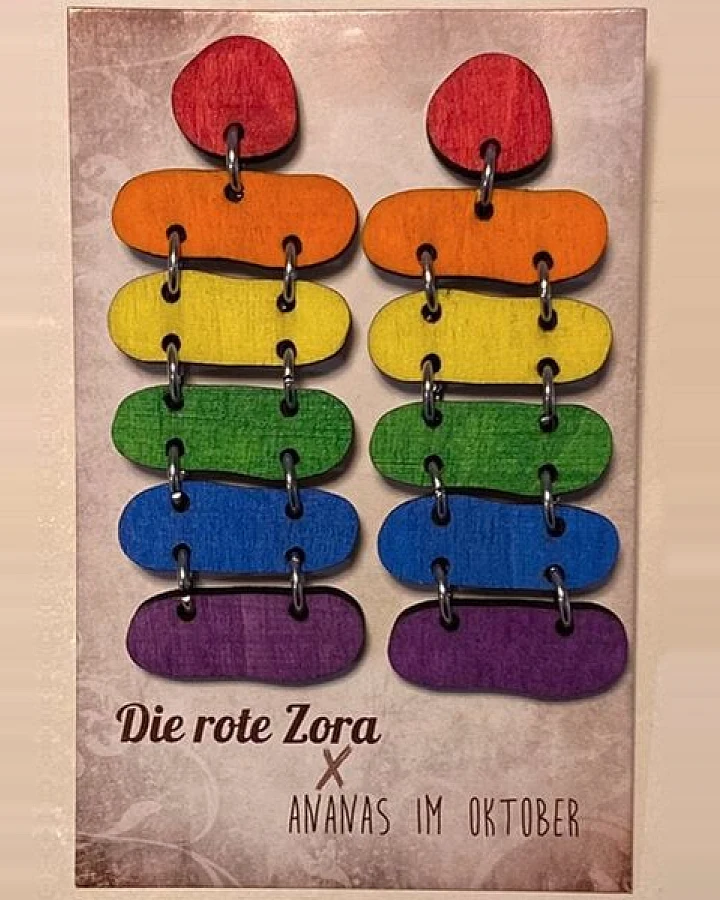 Die rote Zora Hängeohrringe Organic Style Rainbow Pride