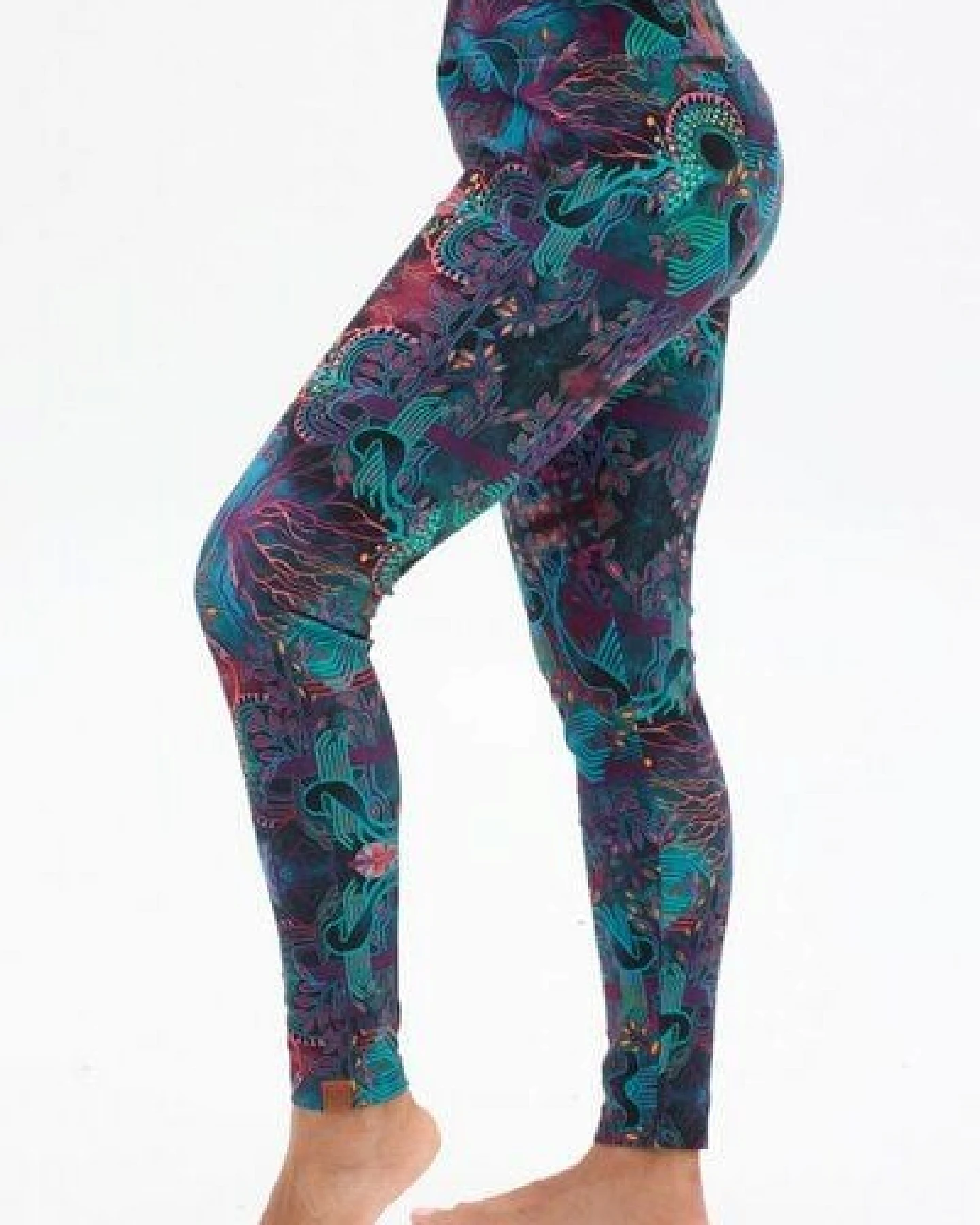 Leggings Gallo Damen – aus Bio-Baumwolle mit Elasthan – nachhaltige Yoga-Leggings im einzigartigen KOKOworld-Print – fair & bequem für Pilates, Alltag & Reisen – Ansicht 4