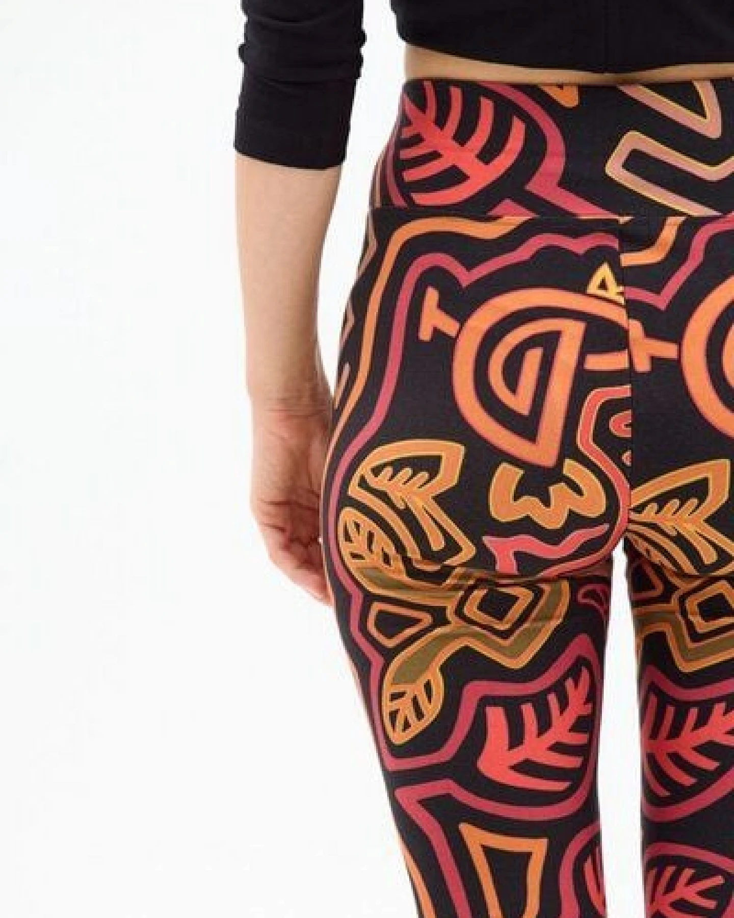 Leggings Gallo Damen – aus Bio-Baumwolle mit Elasthan – nachhaltige Yoga-Leggings im einzigartigen KOKOworld-Print – fair & bequem für Pilates, Alltag & Reisen – Ansicht 4