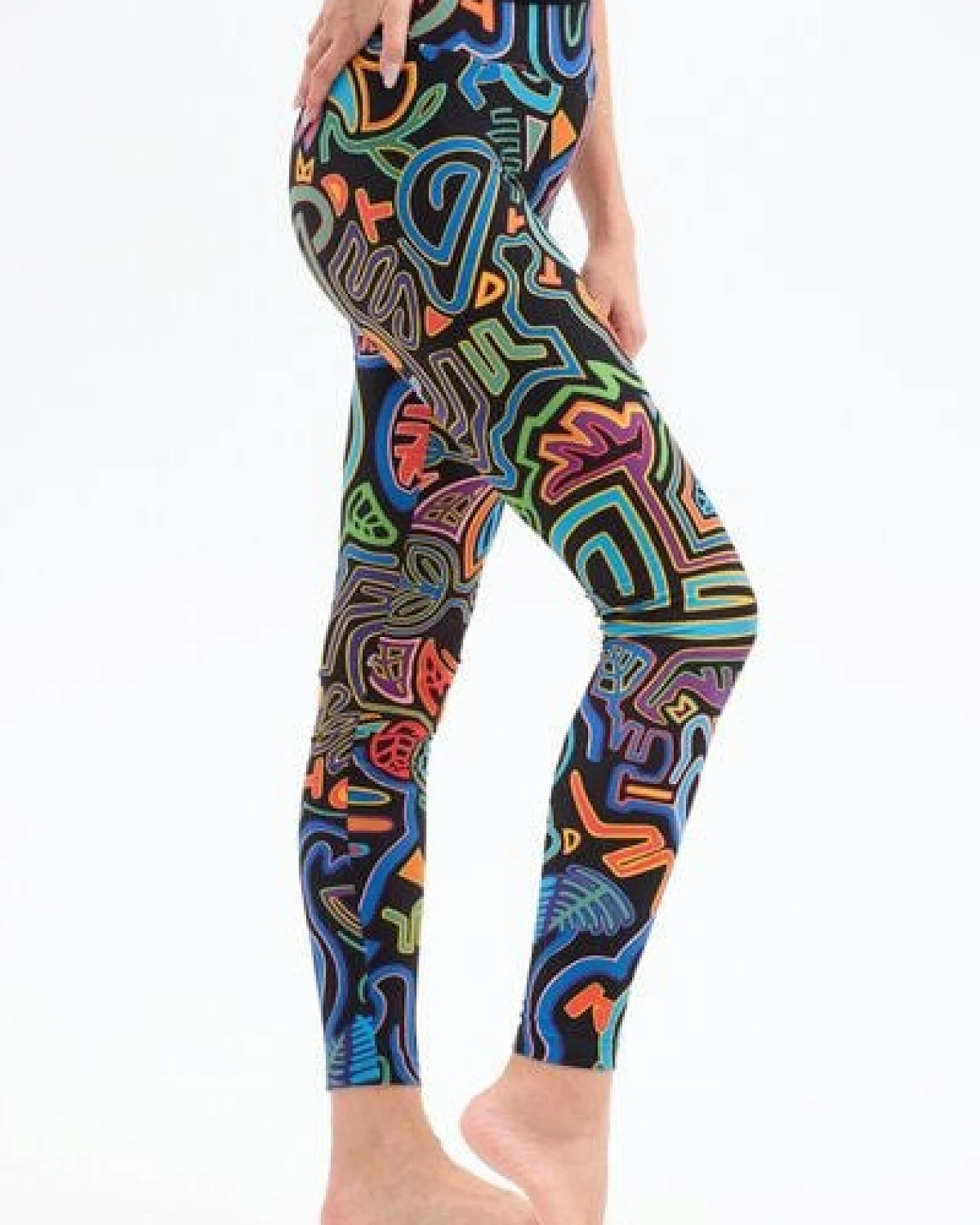 Leggings Gallo Damen – aus Bio-Baumwolle mit Elasthan – nachhaltige Yoga-Leggings im einzigartigen KOKOworld-Print – fair & bequem für Pilates, Alltag & Reisen – Ansicht 2