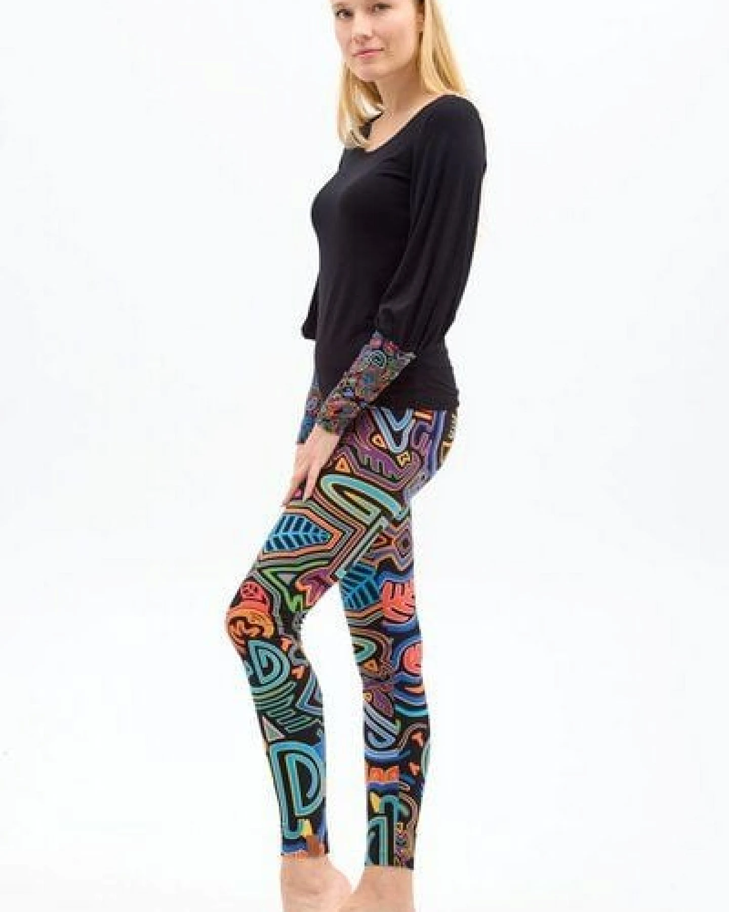 Leggings Gallo Damen – aus Bio-Baumwolle mit Elasthan – nachhaltige Yoga-Leggings im einzigartigen KOKOworld-Print – fair & bequem für Pilates, Alltag & Reisen – Ansicht 3