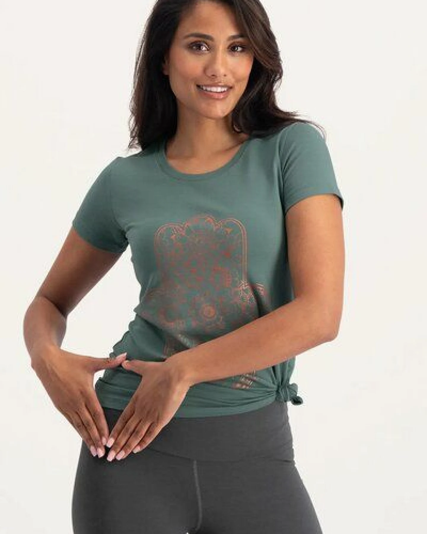 Urban Goddess Hamsa Core Yoga Tee aus Bio-Baumwolle – Ansicht 2