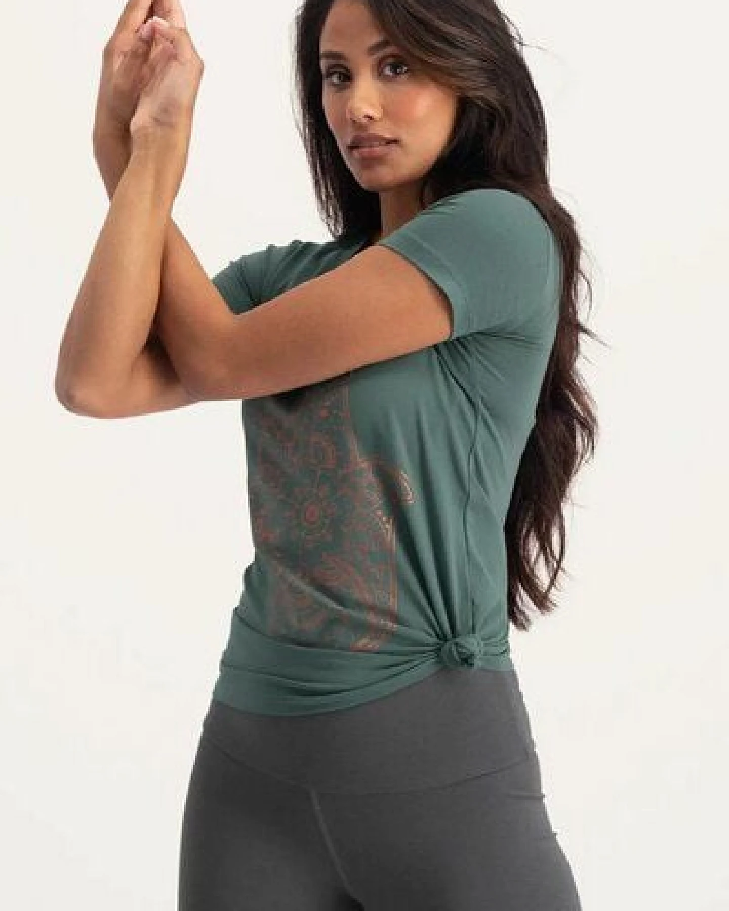 Urban Goddess Hamsa Core Yoga Tee aus Bio-Baumwolle – Ansicht 3