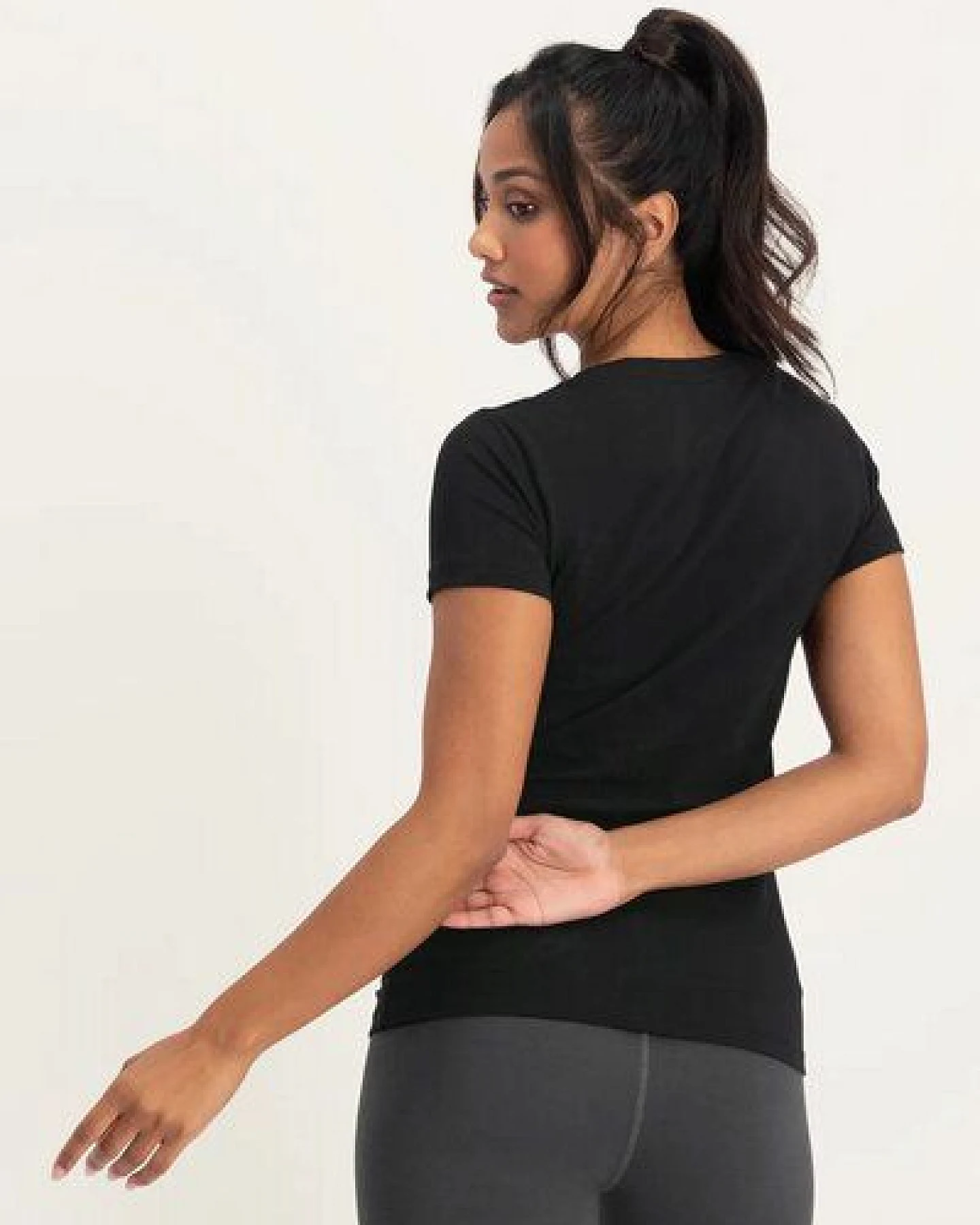 Urban Goddess Hamsa Core Yoga Tee aus Bio-Baumwolle – Ansicht 3