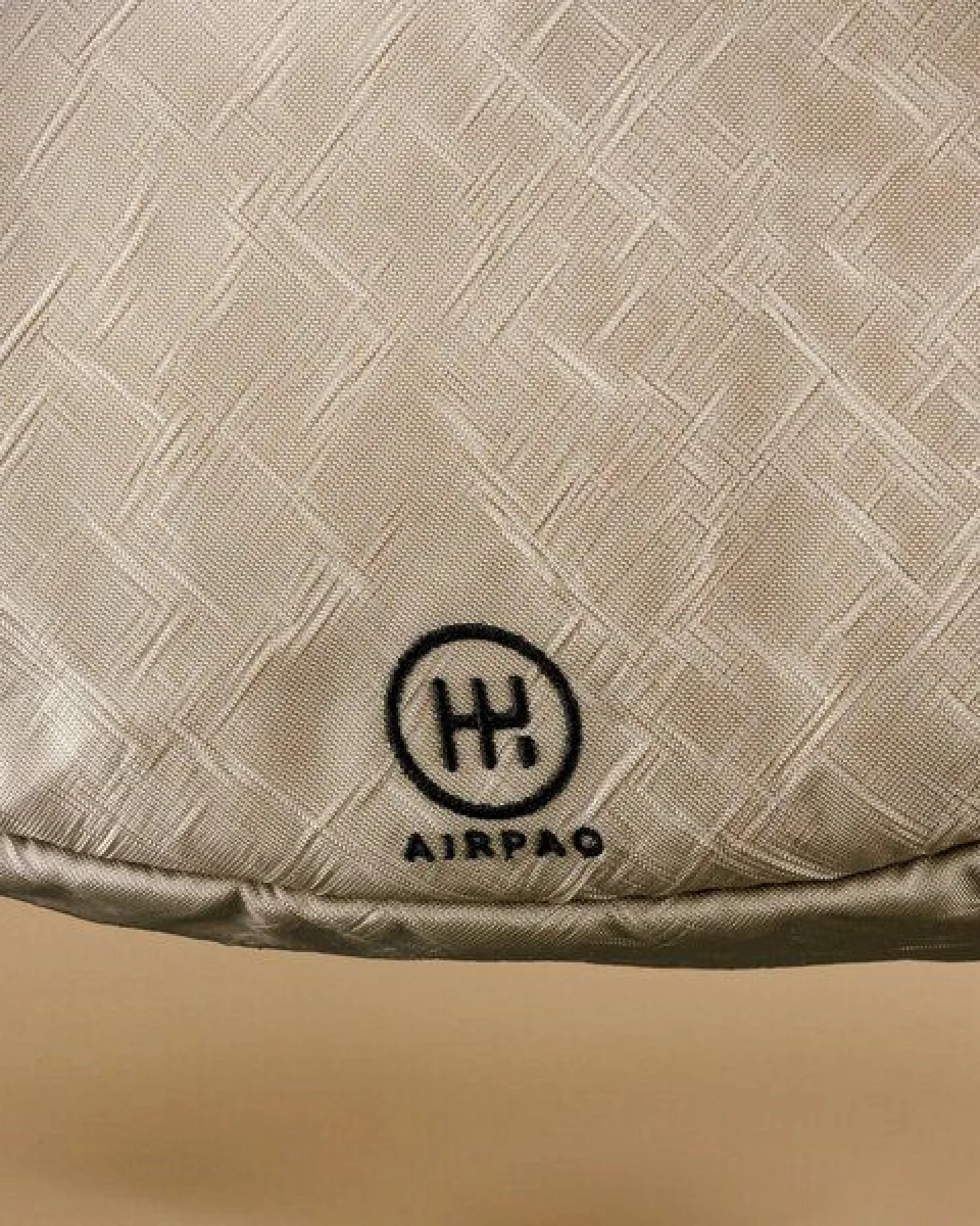 Airpaq Moonbag aus Autoschrott – Ansicht 2
