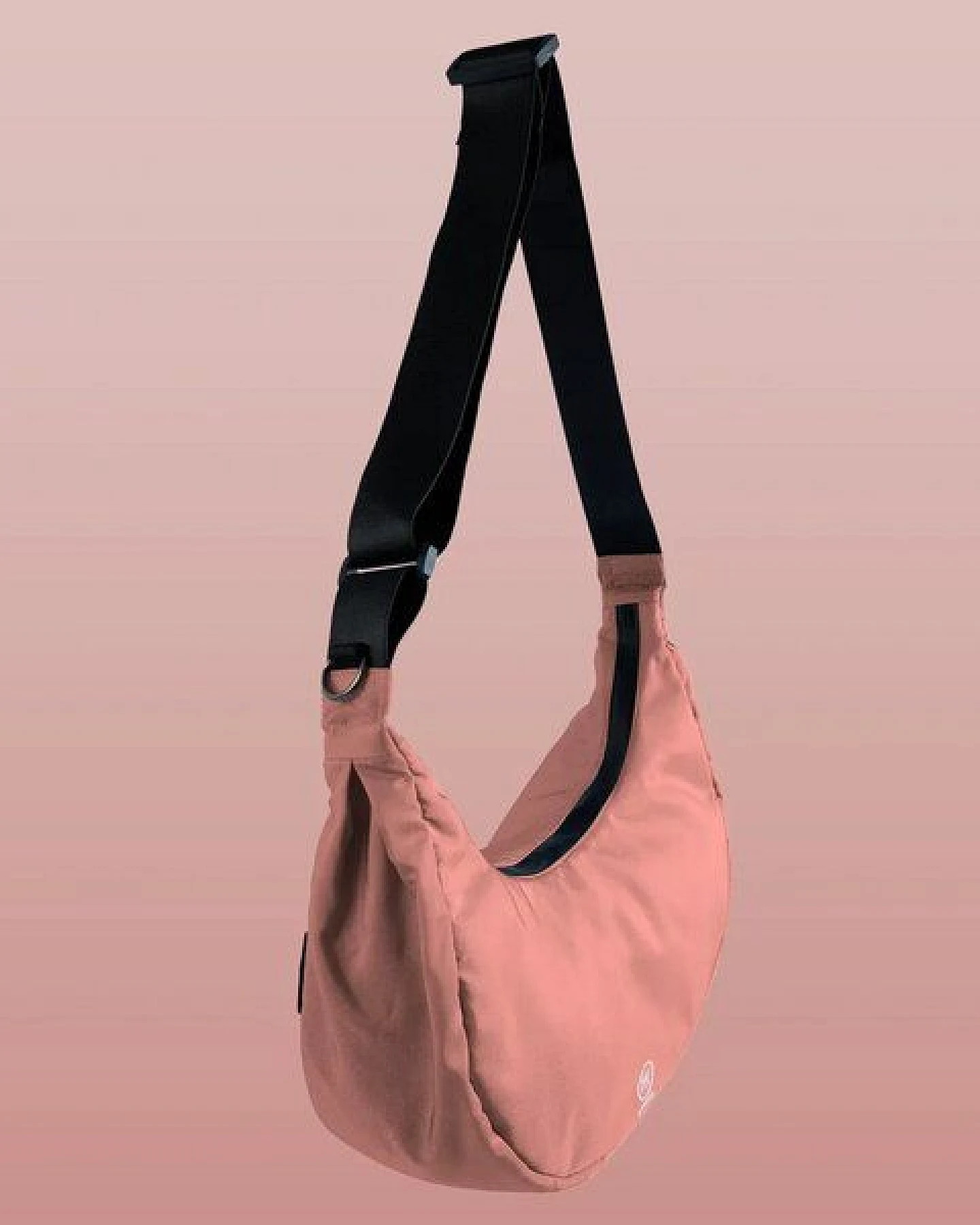 Airpaq Moonbag aus Autoschrott – Ansicht 4