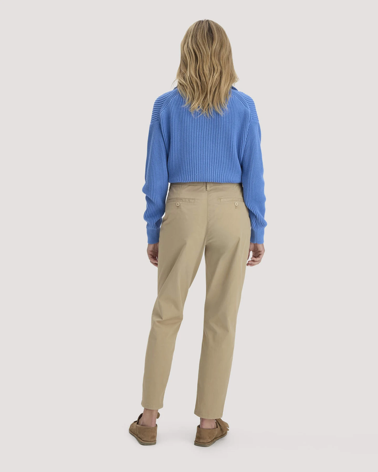 hessnatur Damen Chino Straight Leg Regular aus Bio-Baumwolle - beige - Größe 40 – Ansicht 2