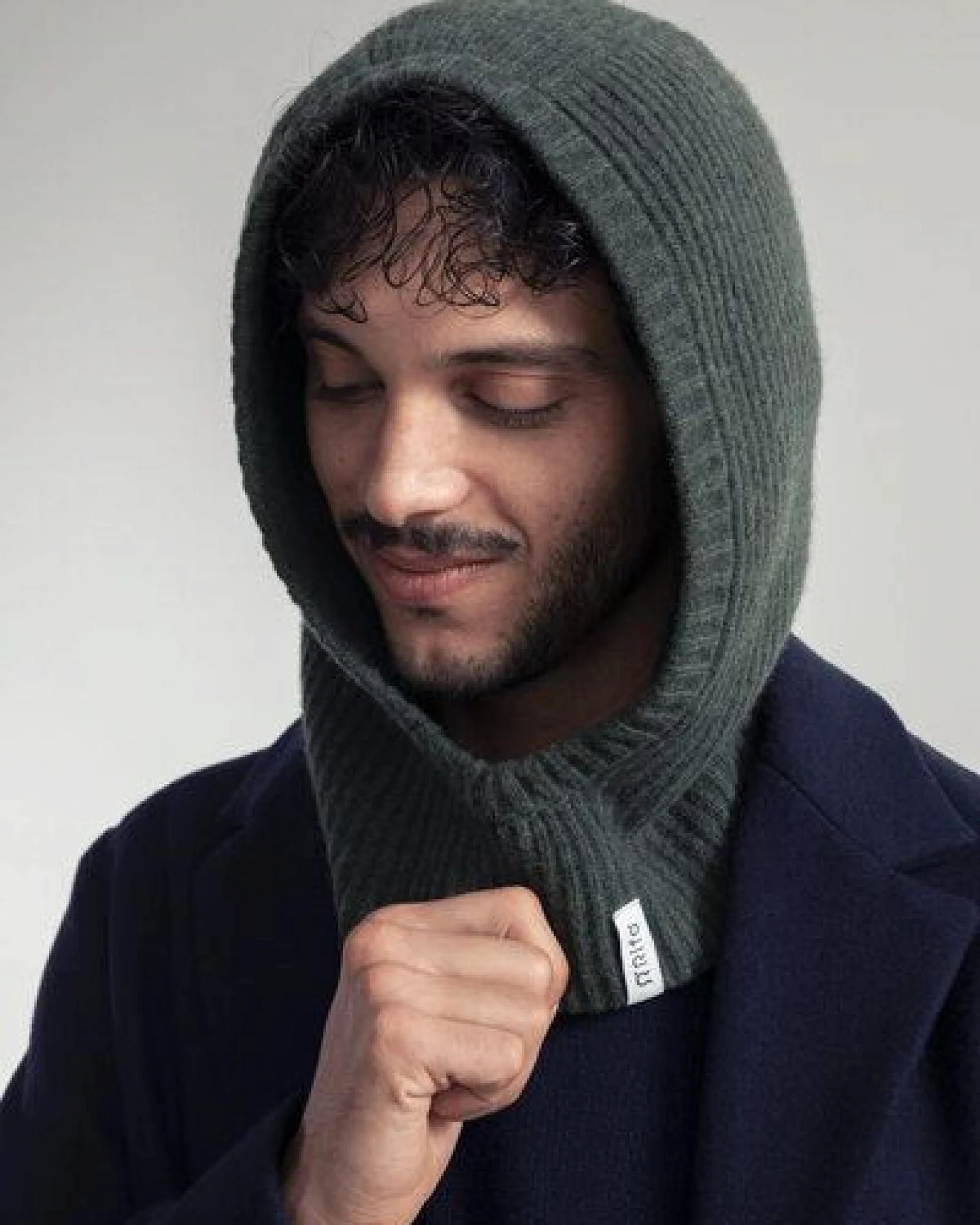 Rifò - Circular Fashion Made in Italy Kapuzenschal/ Balaclava aus Recycelter Kaschmirwolle – Ansicht 3
