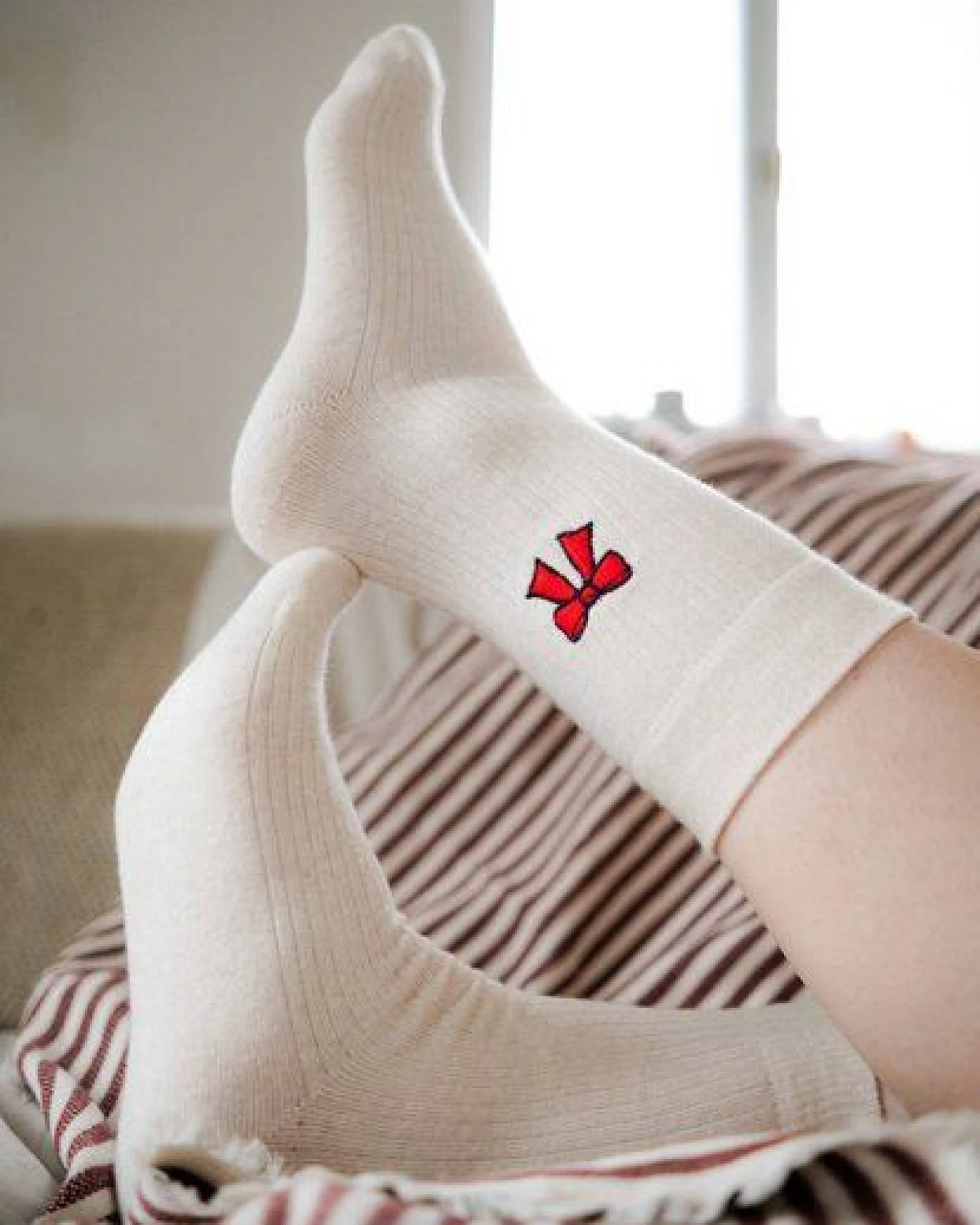 MELA Gerippte Socken Stickerei 1 Paar aus 100% Bio-Baumwolle – Ansicht 3