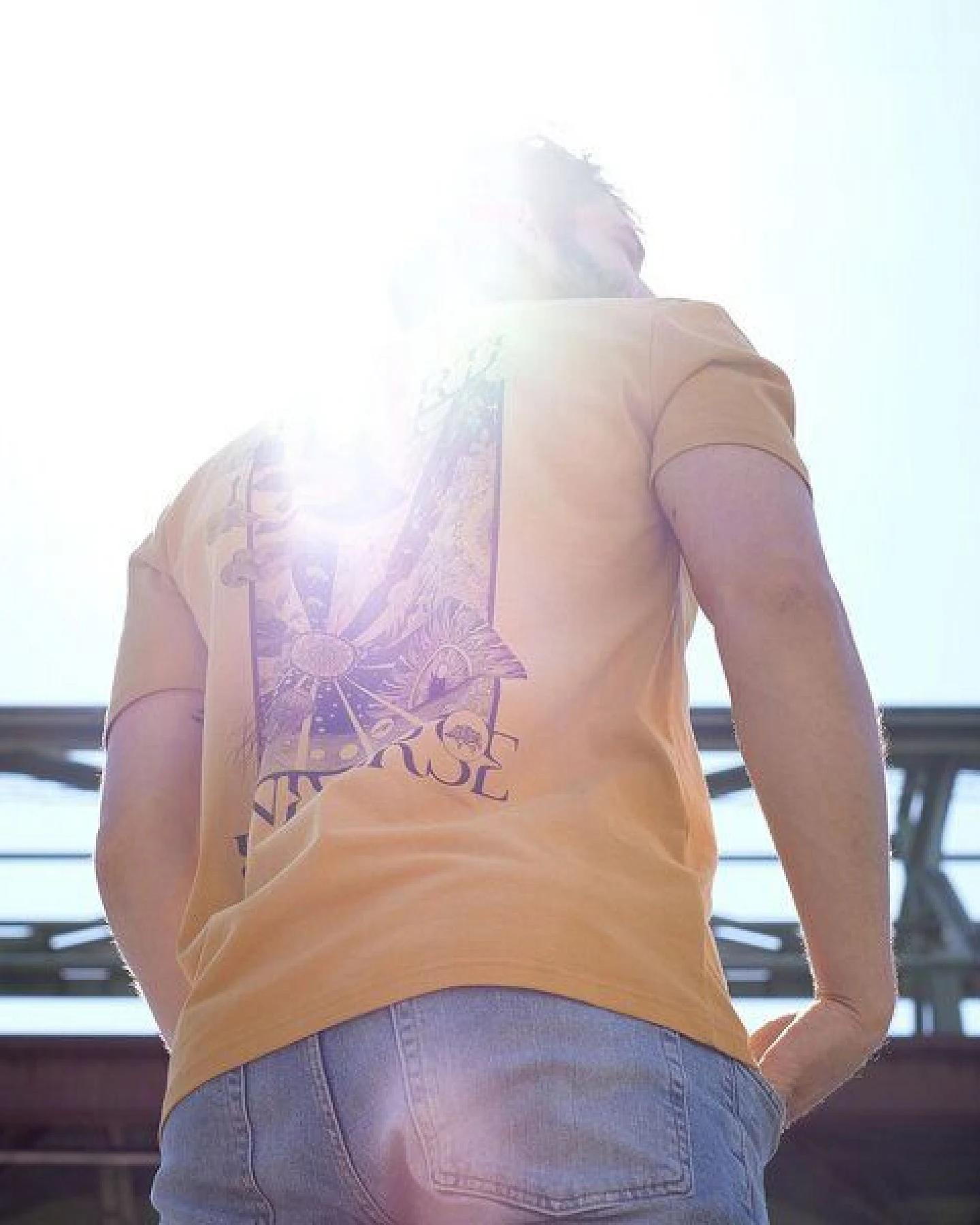 T-Shirt – Universe – LIGARTI Tiermanufaktur – Ansicht 2