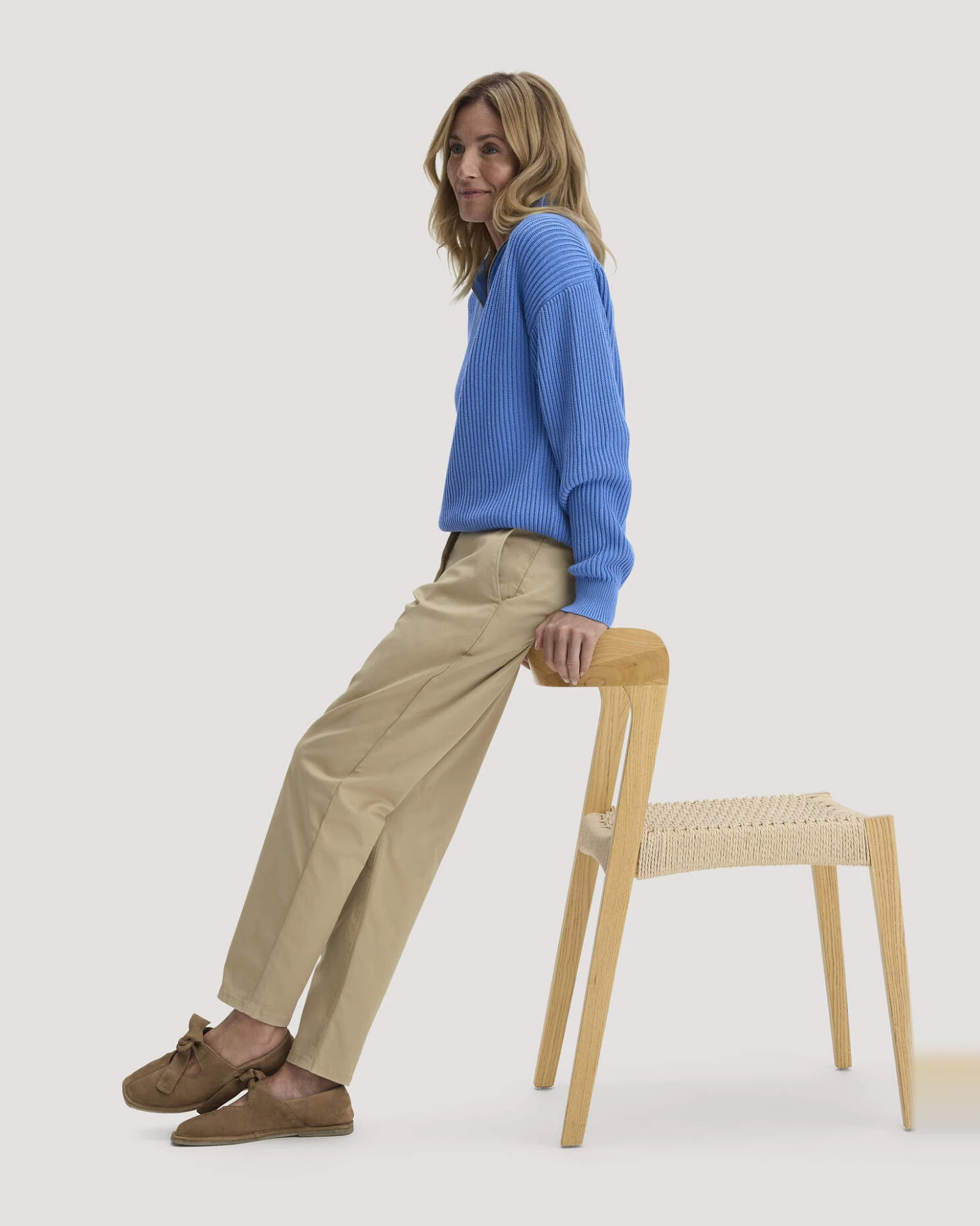 hessnatur Damen Chino Straight Leg Regular aus Bio-Baumwolle - beige - Größe 46 – Ansicht 4