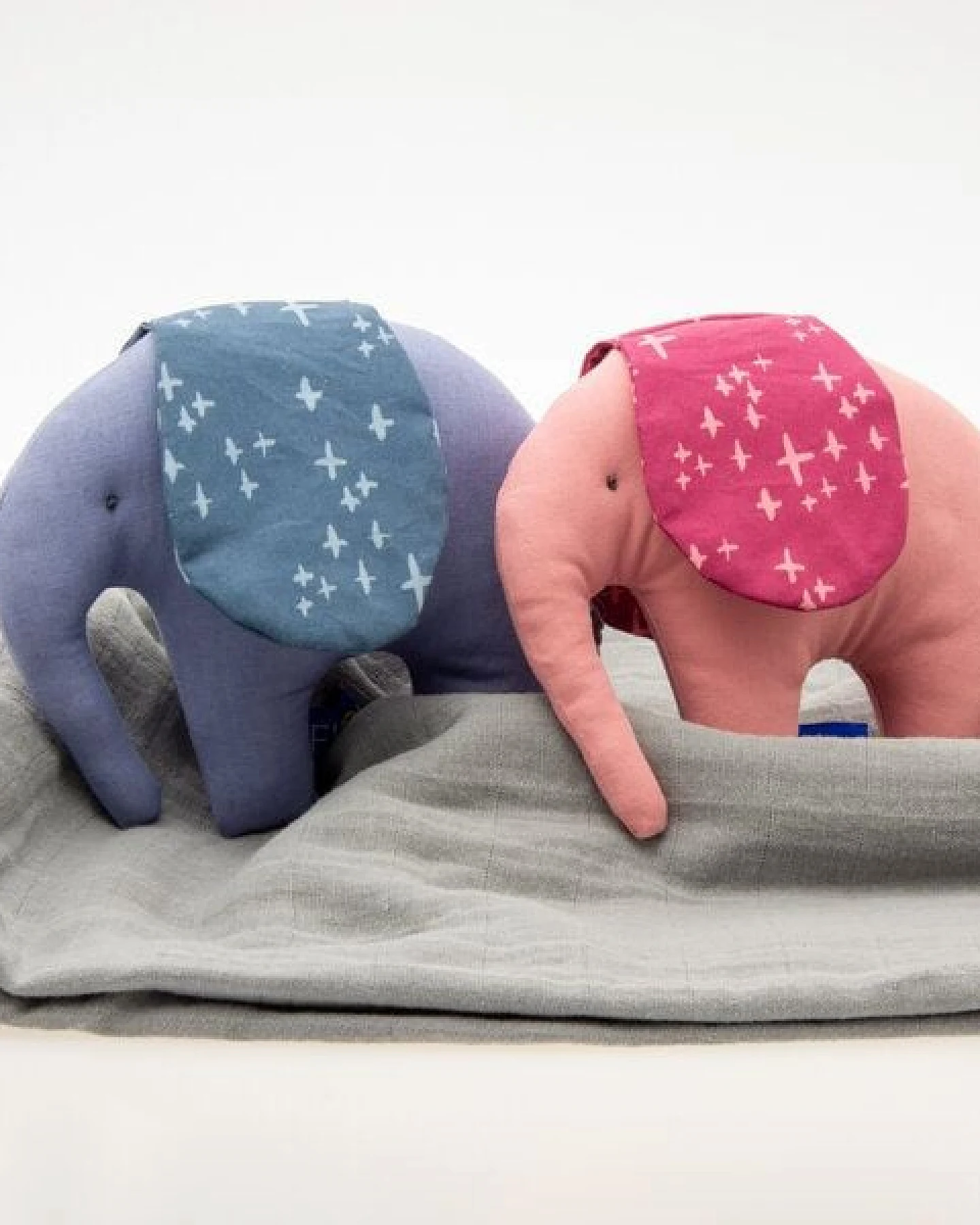 Flosinn Knistertier Baby Kleiner Elefant Bio-Greifling als Geburtsgeschenk – Ansicht 2
