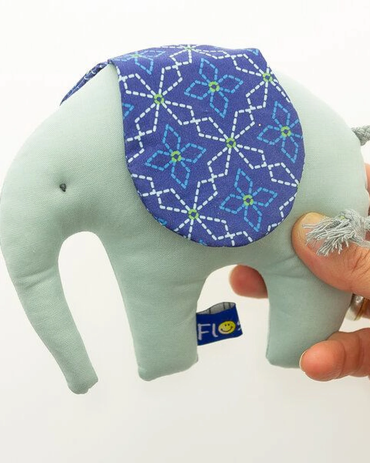 Flosinn Knistertier Baby Kleiner Elefant Bio-Greifling als Geburtsgeschenk – Ansicht 3