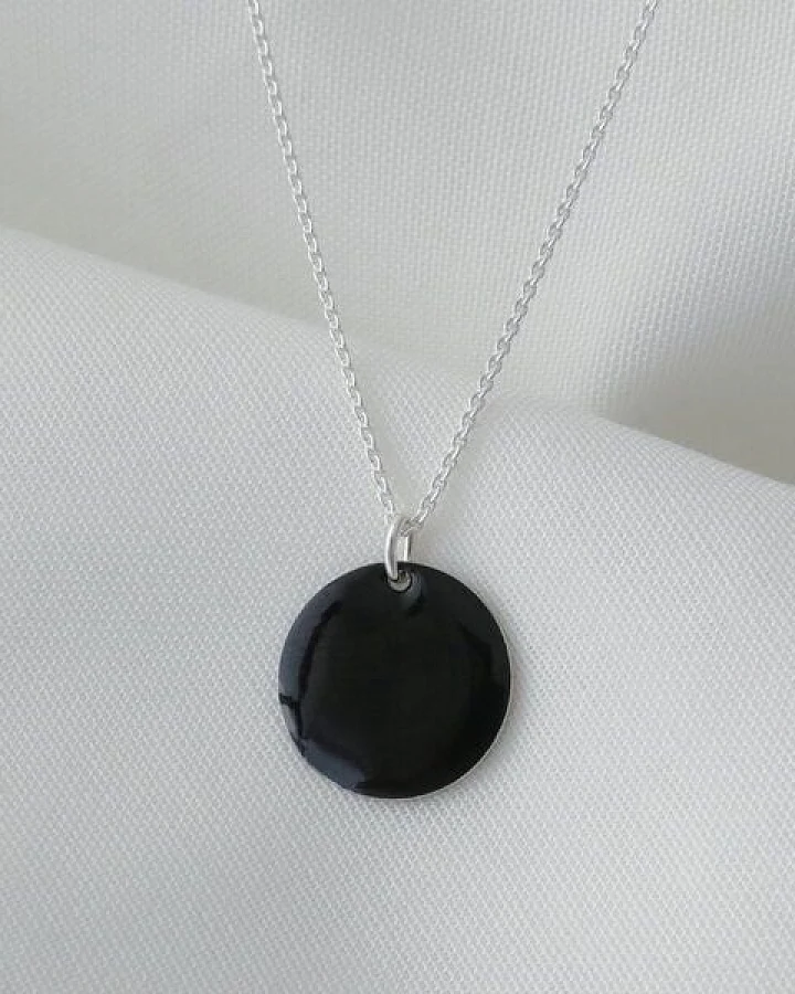 Schwarz