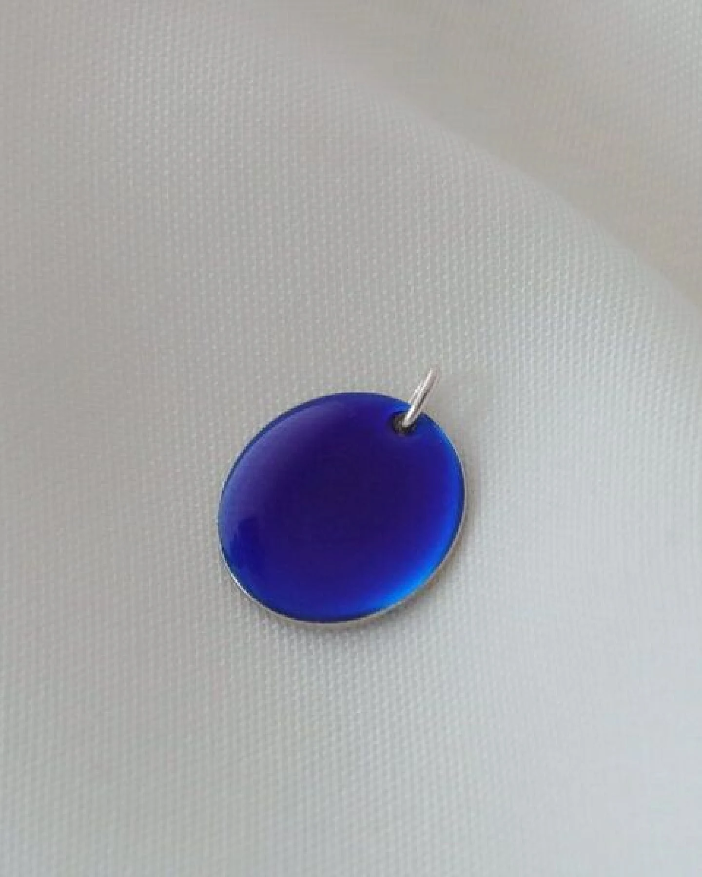 BELLYBIRD Jewellery Halskette - emailliertes Plättchen, Anhänger aus Silber mit Emaille – Ansicht 3