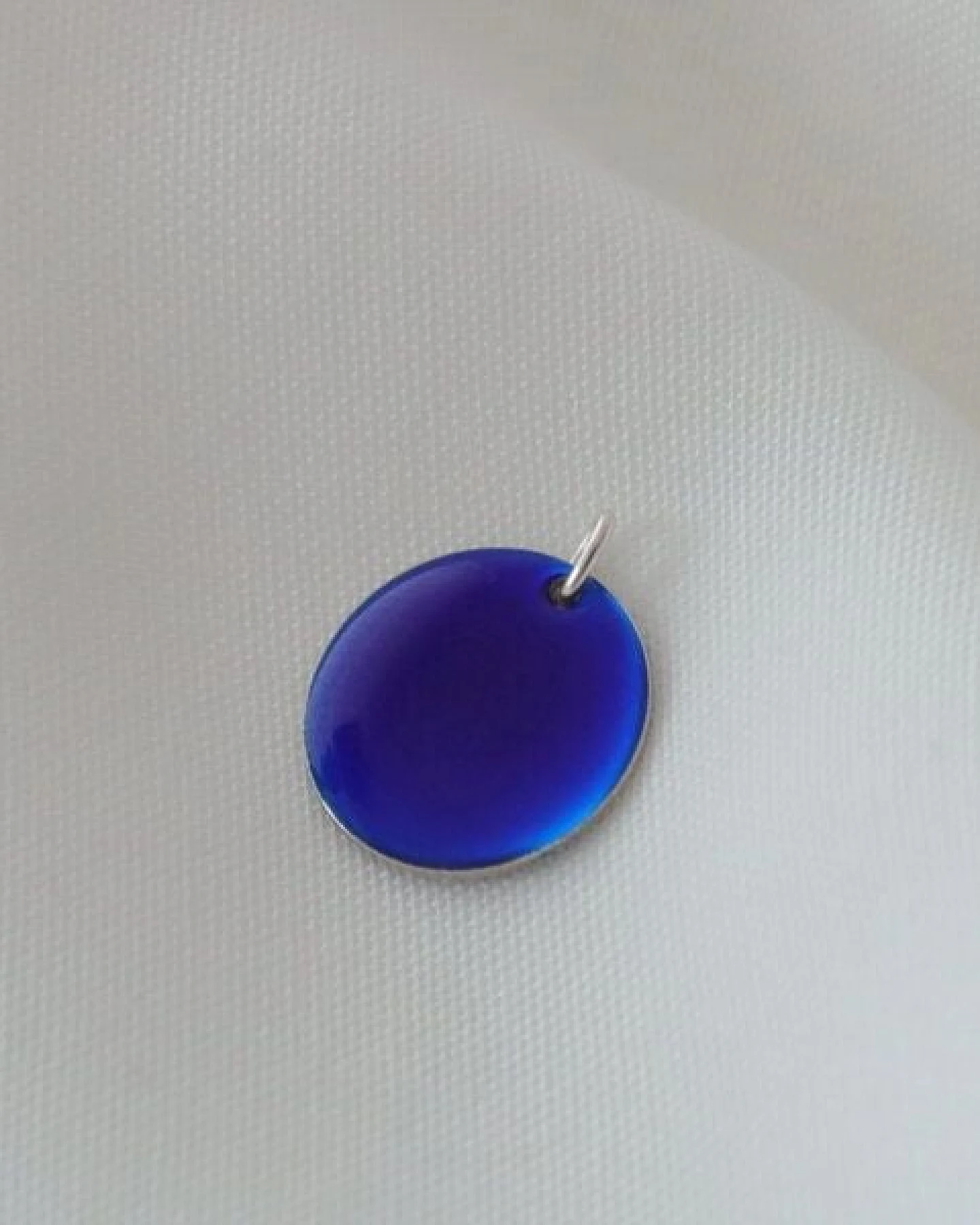 BELLYBIRD Jewellery Halskette - emailliertes Plättchen, Anhänger aus Silber mit Emaille – Ansicht 3