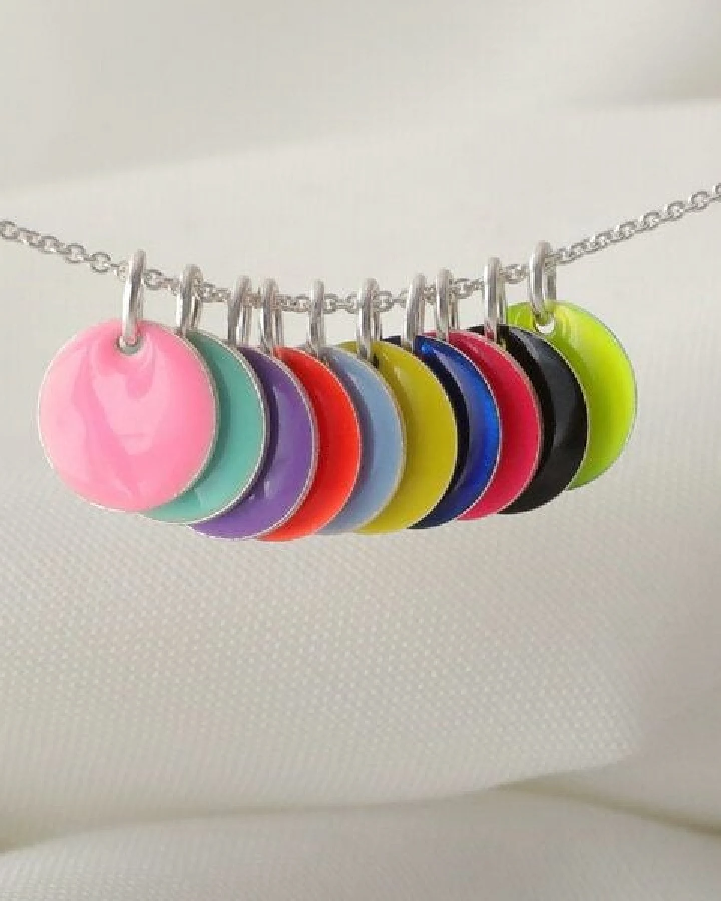 BELLYBIRD Jewellery Halskette - emailliertes Plättchen, Anhänger aus Silber mit Emaille – Ansicht 4