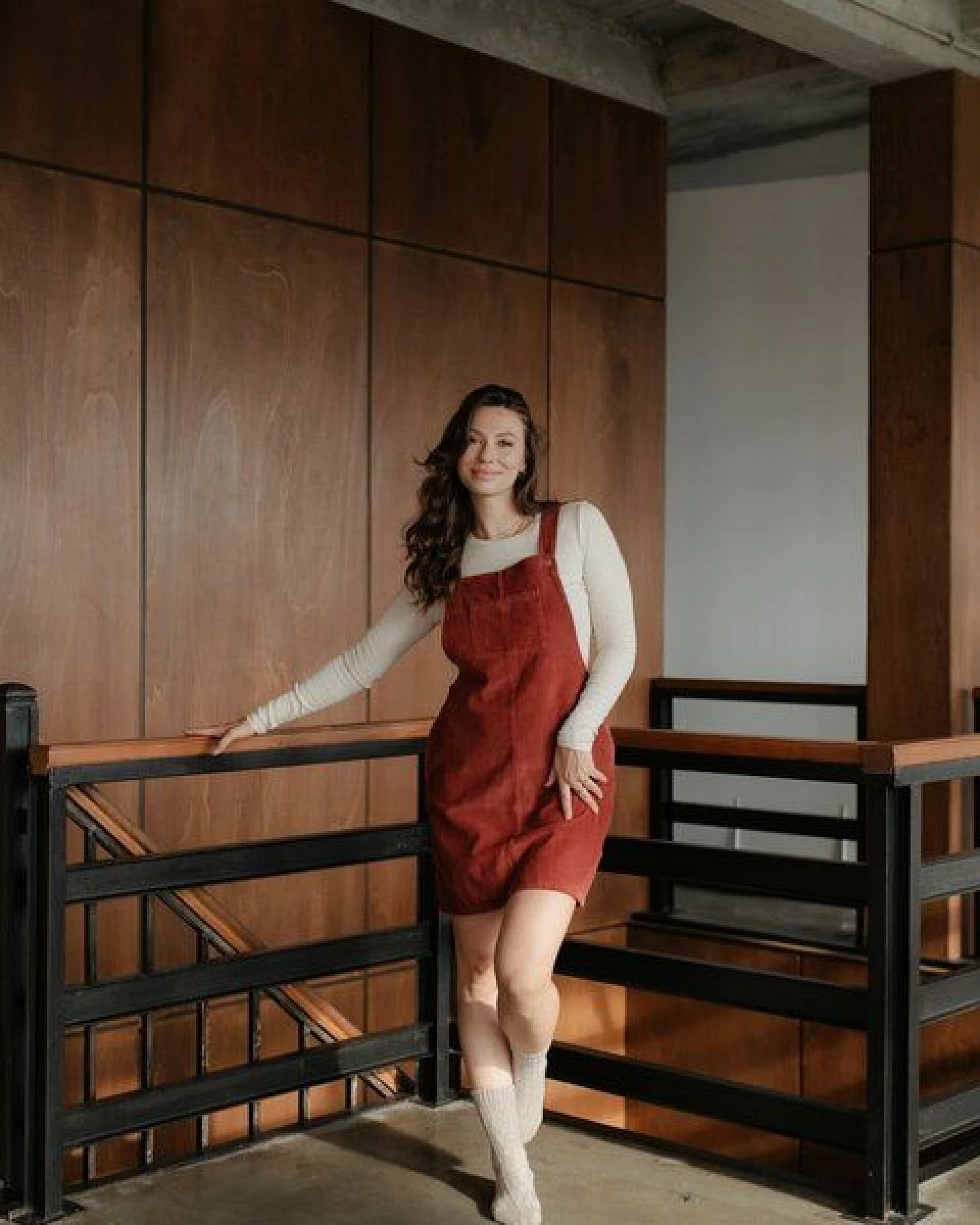 NORDLICHT Damen Cord Kleid Latzkleid aus 100% Bio-Baumwolle MIKA – Ansicht 2