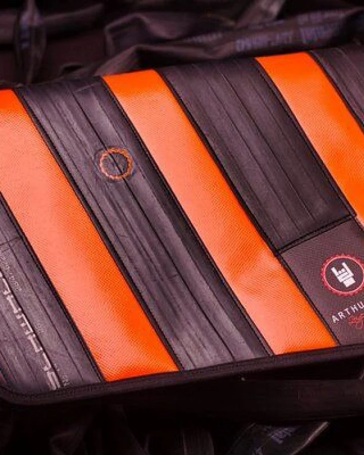 ARTHURKOPF gefütterte Laptoptasche mit Fahrradschlauch