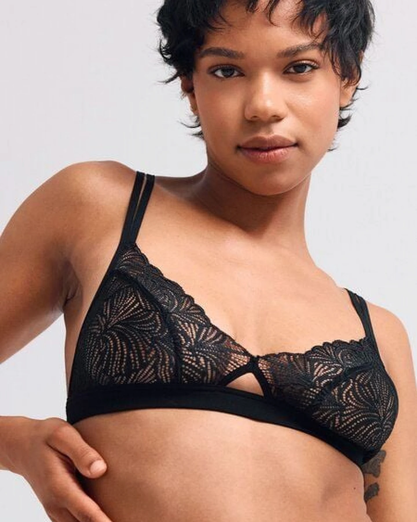 erlich textil Fluid Lace bügelloser Cut-Out Bralette mit Spitze aus recyceltem Polyamid, made in Europe – Ansicht 3
