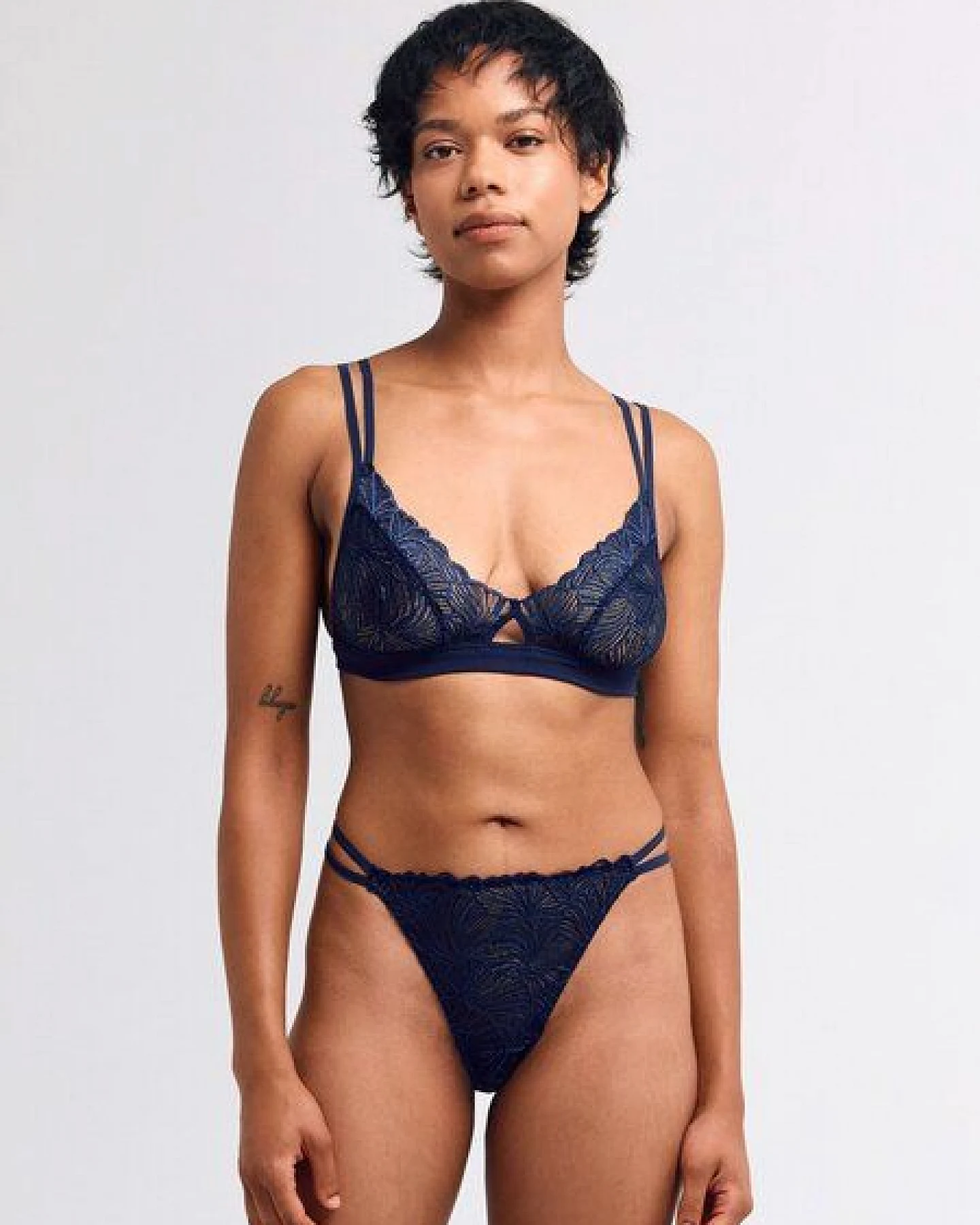 erlich textil Fluid Lace String mit Spitze aus recyceltem Polyamid, made in Europe – Ansicht 3