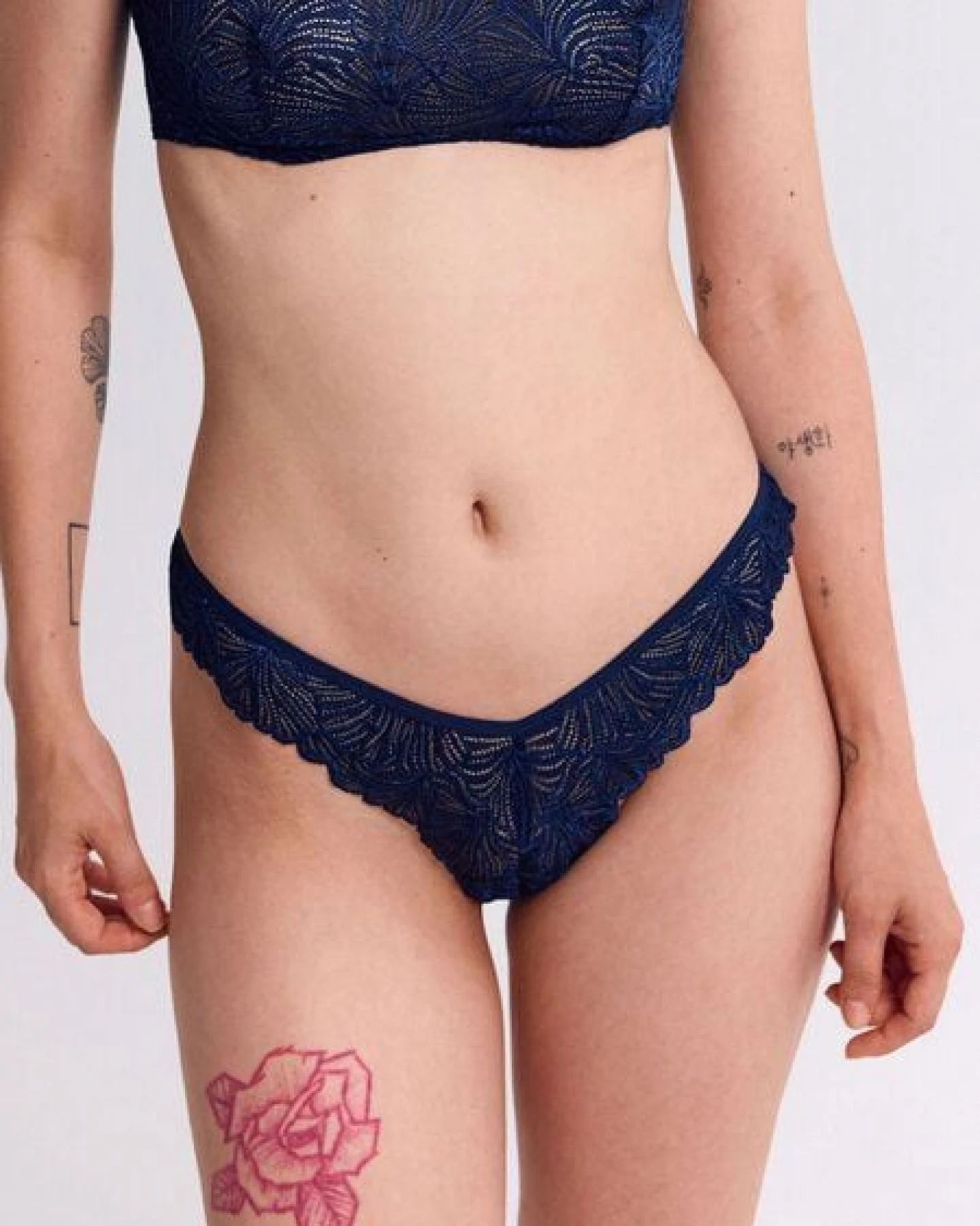 erlich textil Fluid Lace Brazil String mit Spitze aus recyceltem Polyamid, made in Europe – Ansicht 4
