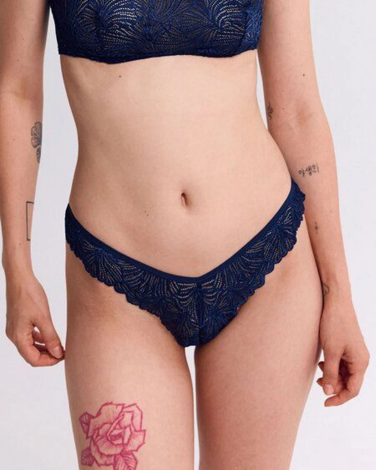 erlich textil Fluid Lace Brazil String mit Spitze aus recyceltem Polyamid, made in Europe – Ansicht 4