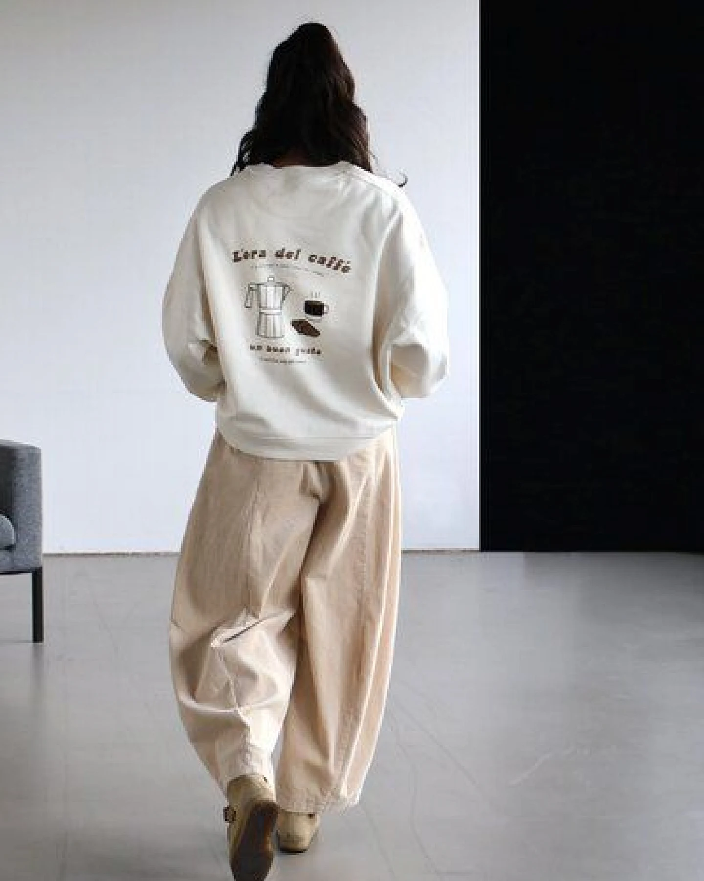 Kultgut NEW Fair & Vegan/ Flauschiger Oversize Sweater / Caffé – Ansicht 3