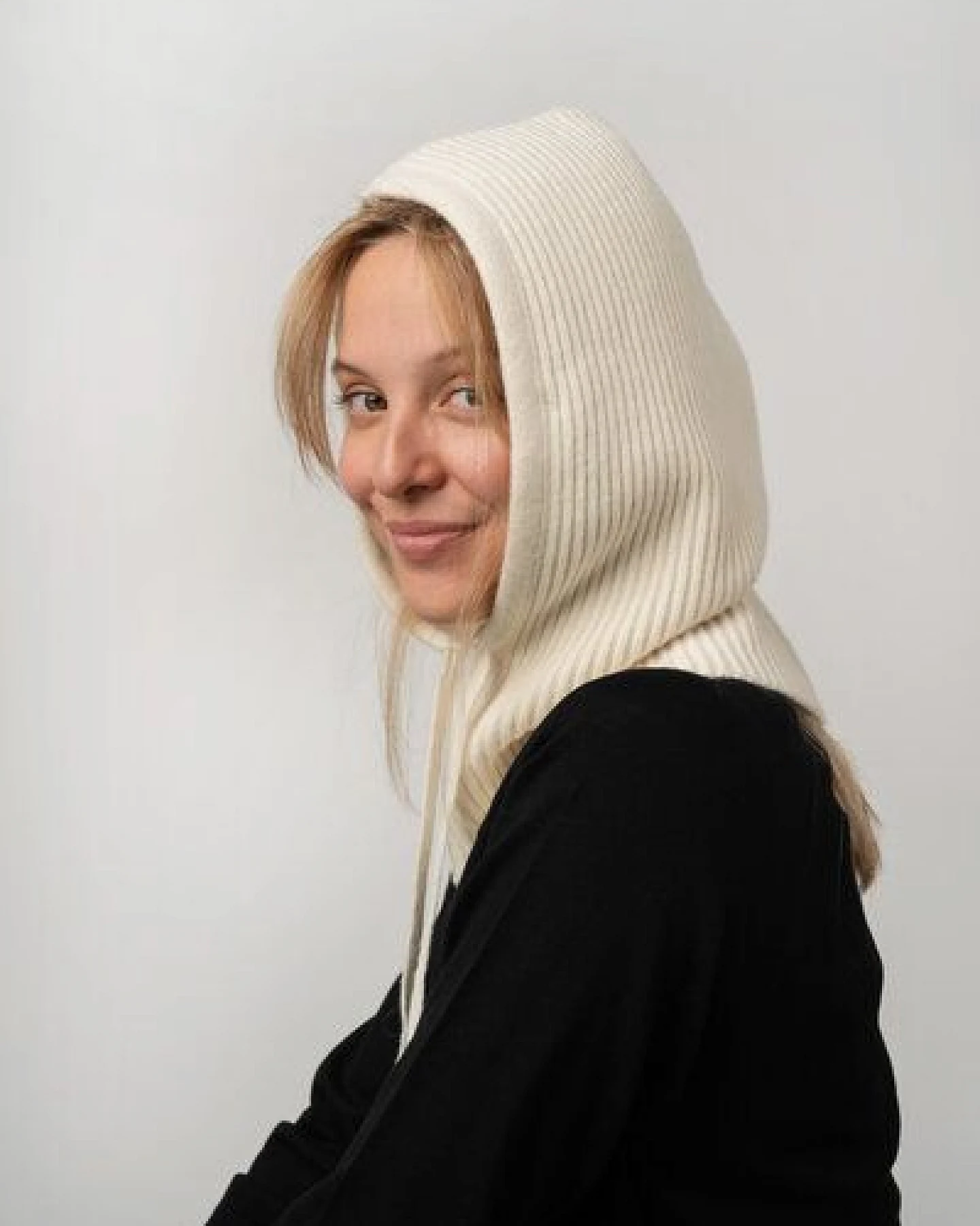 Kopyto Feinstrick Balaclava CAPYBARA Plüsch Wollkapuze 100% Merinowolle RWS-zertifiziert Eco – Ansicht 3
