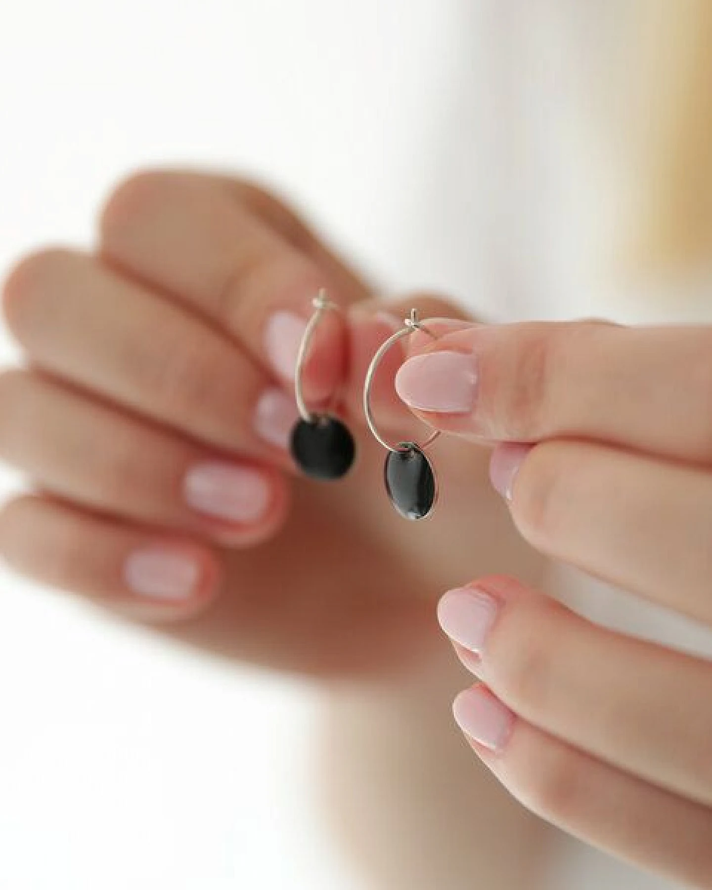 BELLYBIRD Jewellery Ohrringe - emailliertes Plättchen, Anhänger aus Silber mit Emaille – Ansicht 4