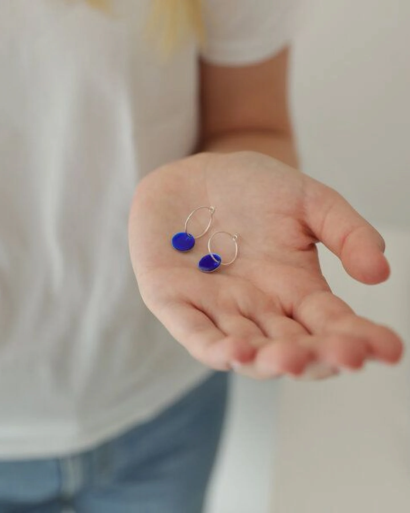 BELLYBIRD Jewellery Ohrringe - emailliertes Plättchen, Anhänger aus Silber mit Emaille – Ansicht 4