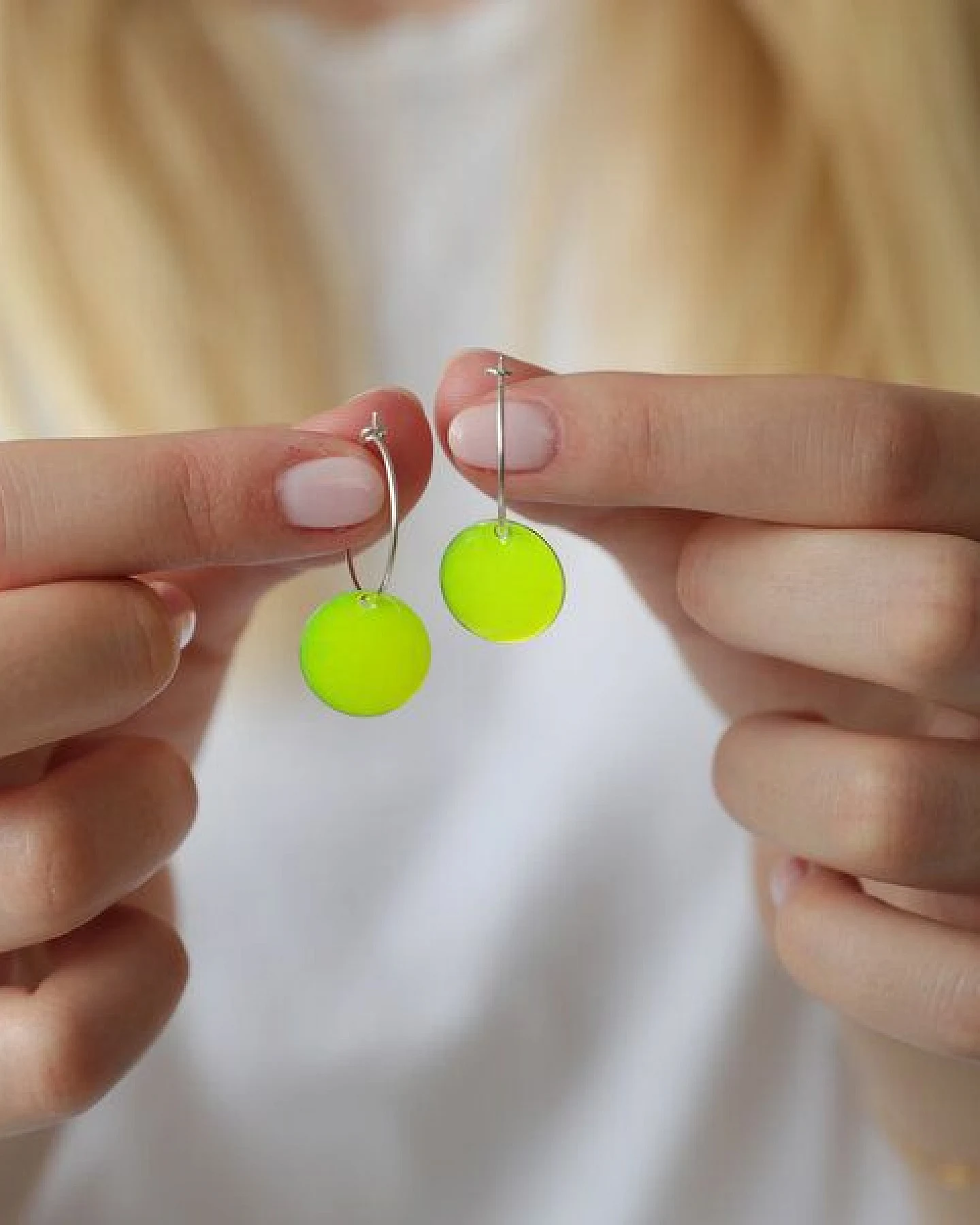 BELLYBIRD Jewellery Ohrringe - emailliertes Plättchen, Anhänger aus Silber mit Emaille – Ansicht 3
