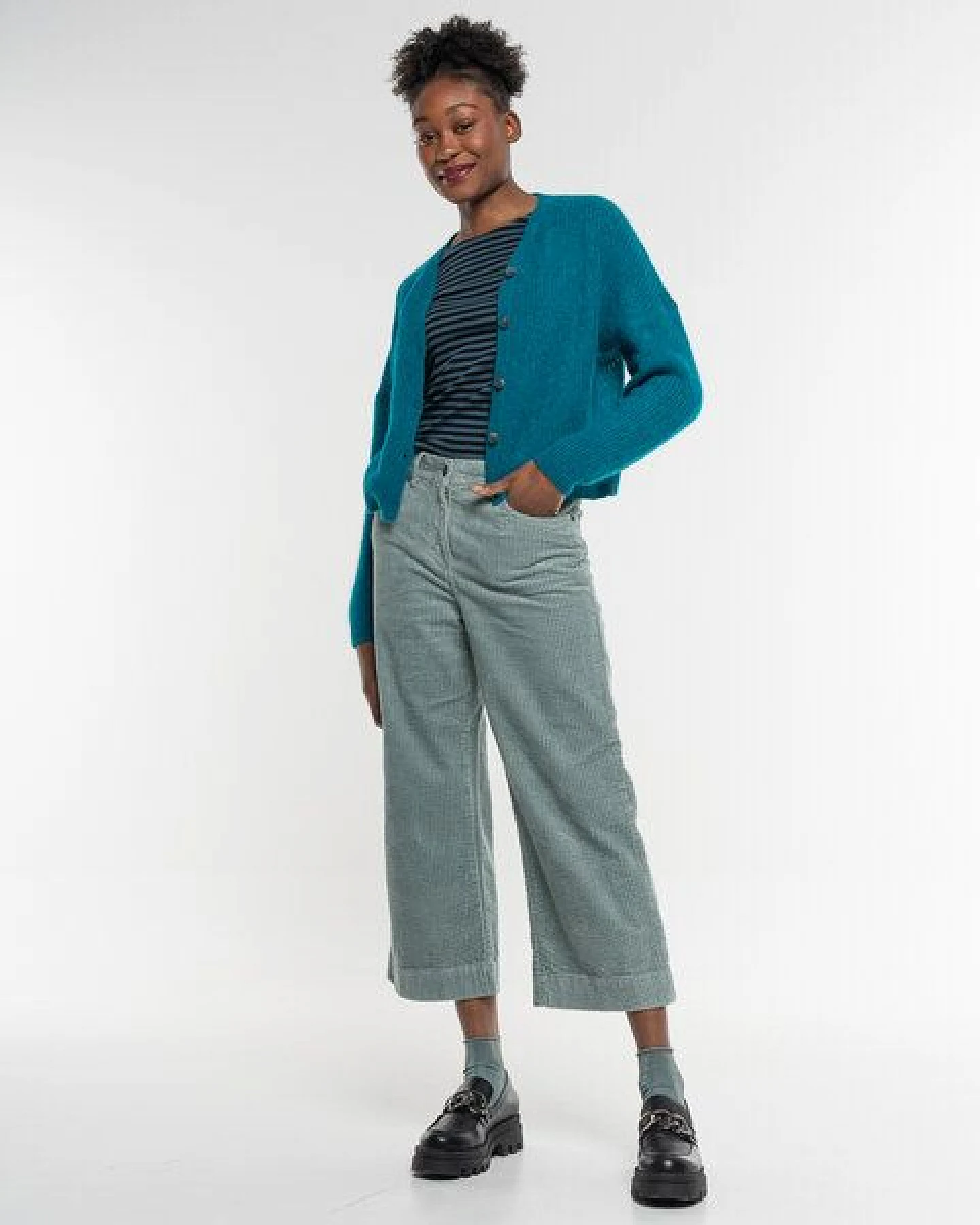 Alma & Lovis Leichte Strickjacke aus feinem Alpakagarn – Ansicht 2
