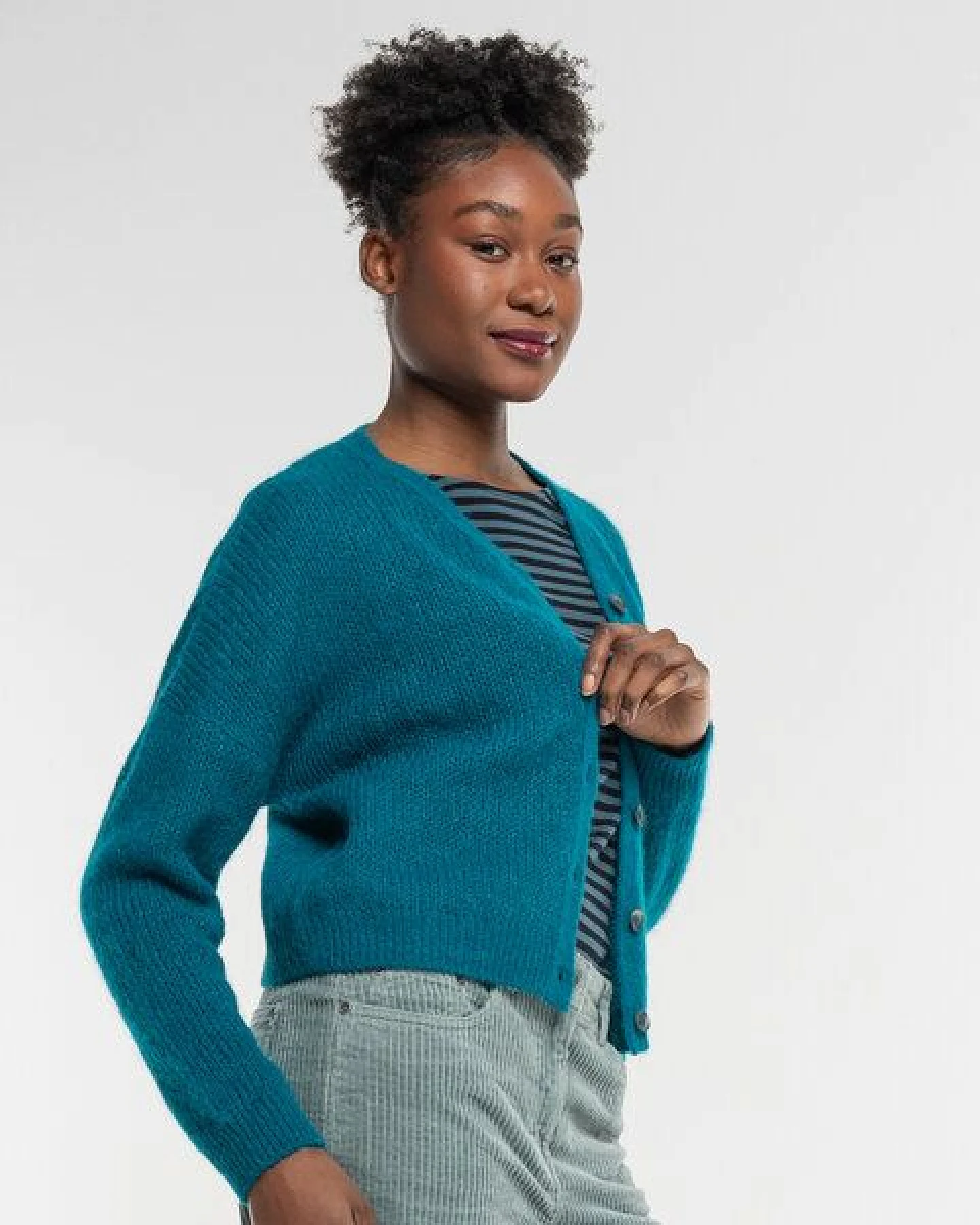 Alma & Lovis Leichte Strickjacke aus feinem Alpakagarn – Ansicht 3