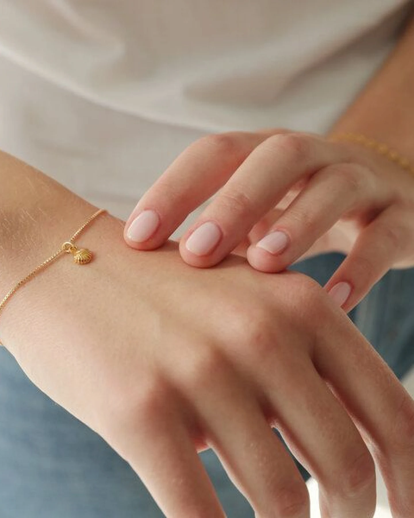 BELLYBIRD Jewellery Armband - kleine Muschel, Anhänger/ Silber/ Silber vergoldet – Ansicht 2