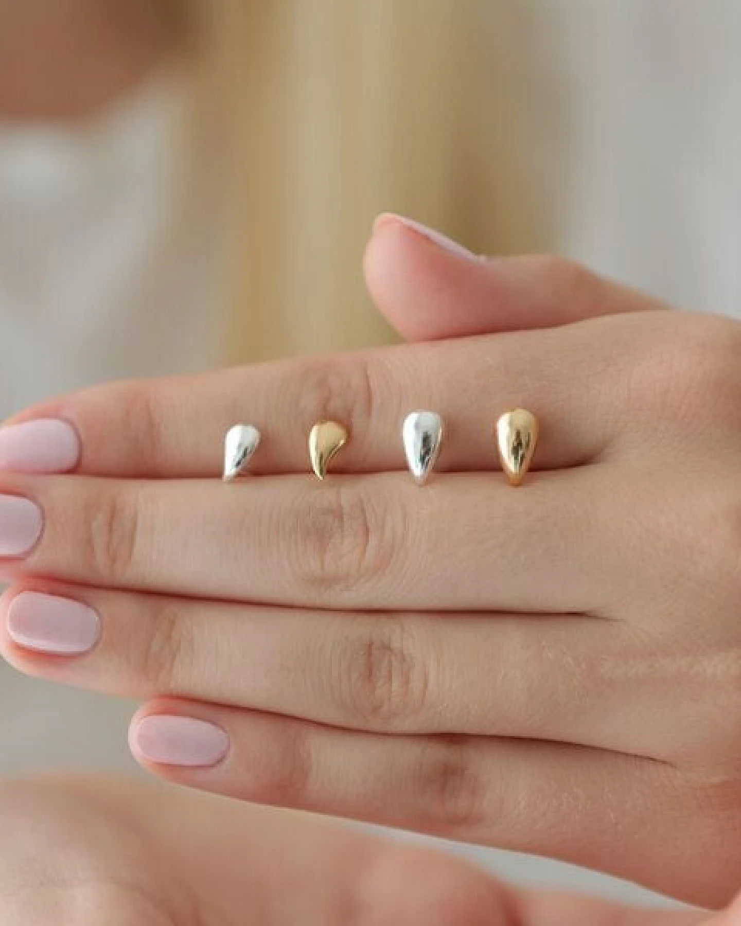 BELLYBIRD Jewellery OHRSTECKER - kleiner Tropfen, wasserfest, Silber 925/ vergoldet – Ansicht 4
