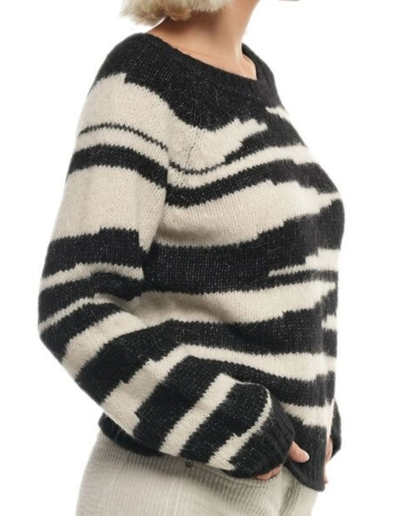 Alma & Lovis flauschiger Tiger-Pullover aus Alpaka und Baumwolle – Ansicht 2