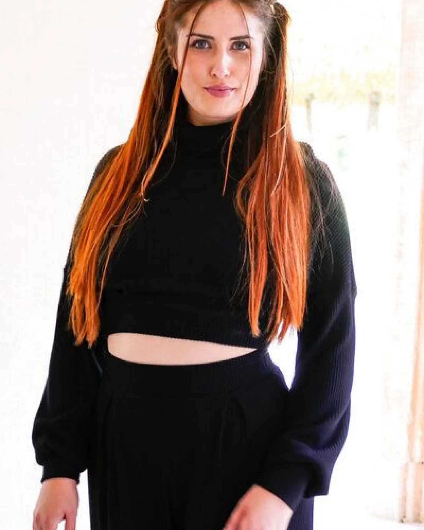 Vivien Joy Kurzer Rollkragenpullover - Aila Crop Pulli – Ansicht 2
