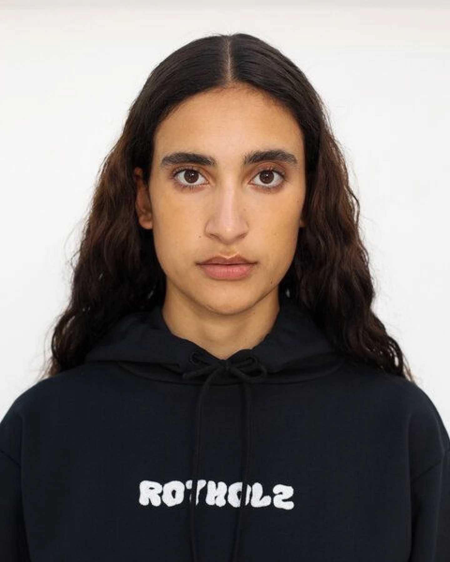Rotholz Logo Hoodie aus Bio Baumwolle - Schwarz – Ansicht 4