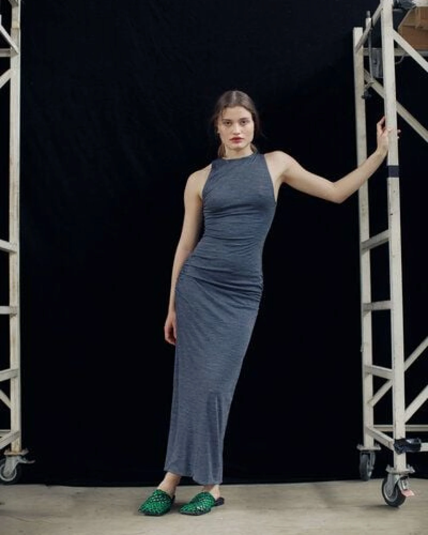 IVA RYCH Maxikleid mit Drapierung aus Wolle I Deadstock – Ansicht 4