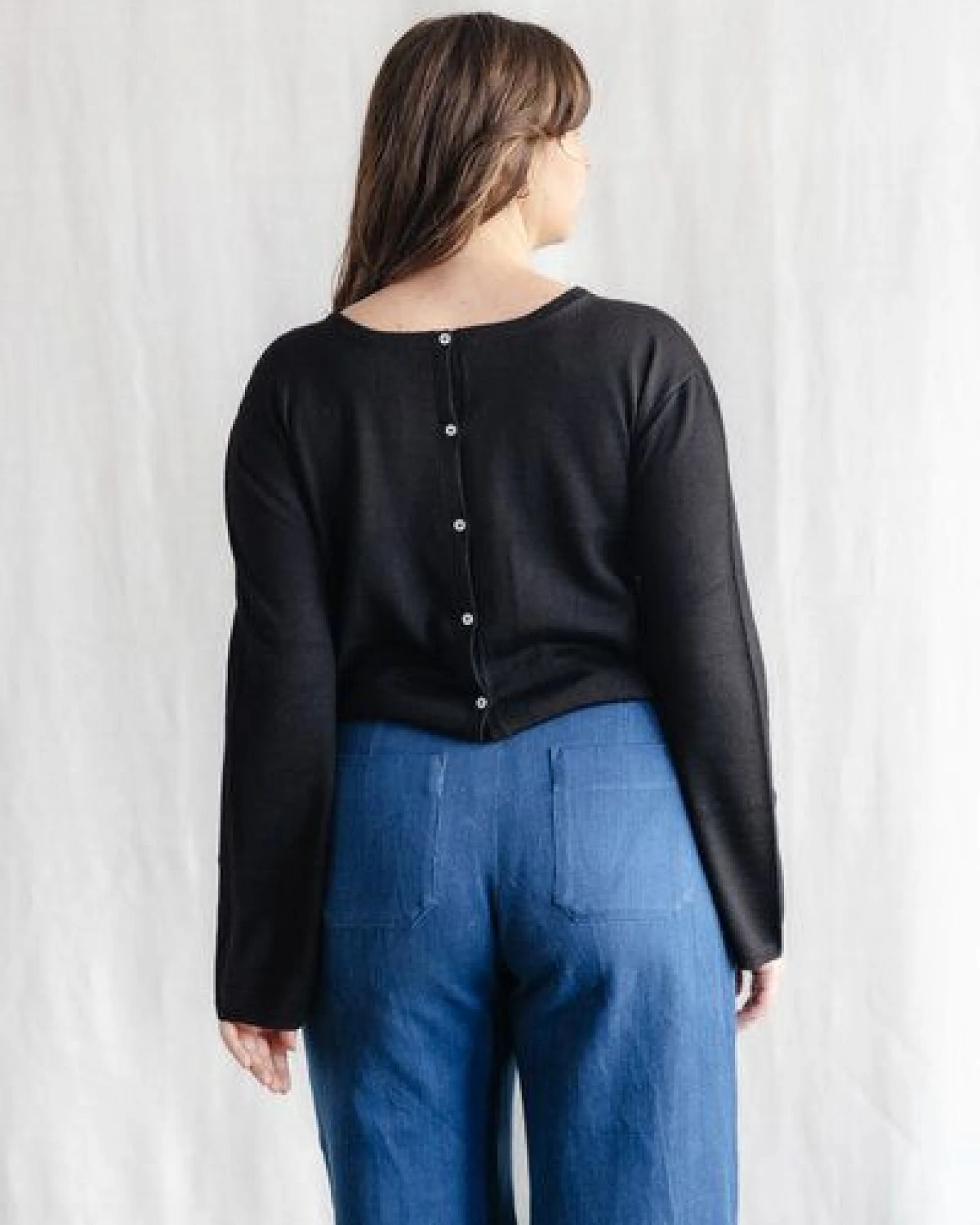 Jyoti - Fair Works Baby-Alpaka Strickcardigan Navan – Ansicht 3