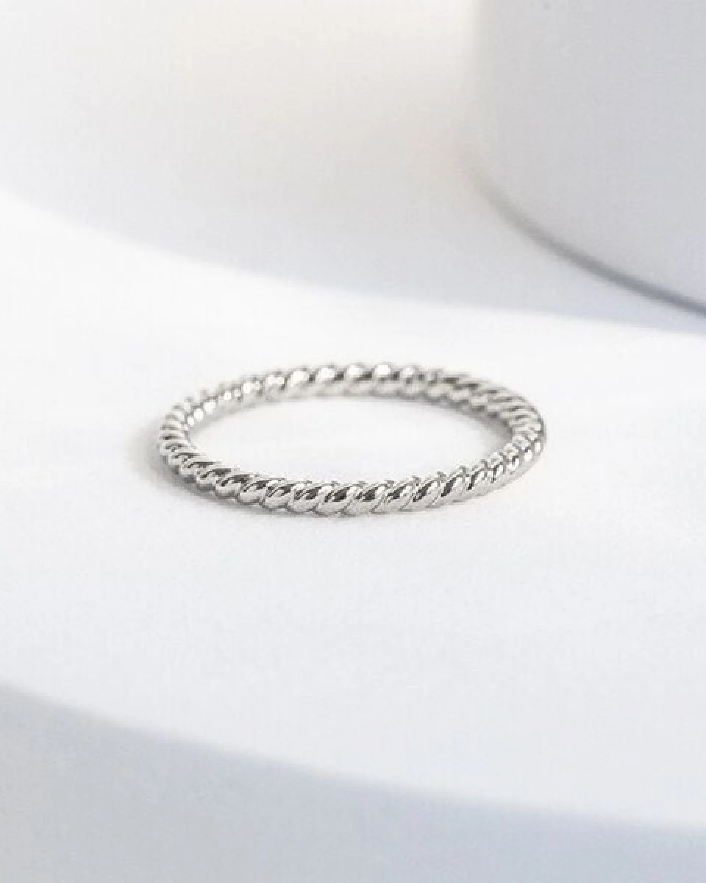 Eppi Silberner geflochtener Ring Twisty – Ansicht 3