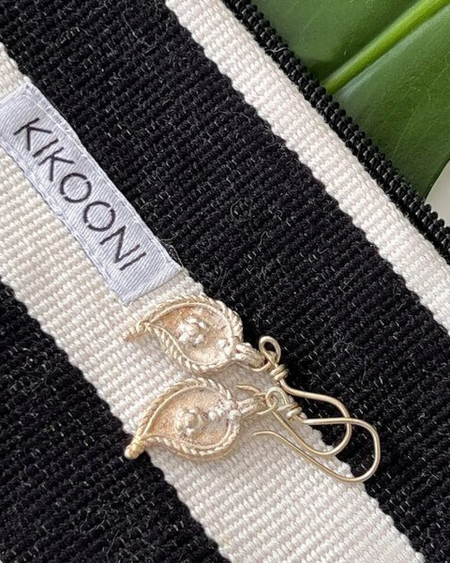 KIKOONI Dokra Ohrringe "Teardrops" – Ansicht 2