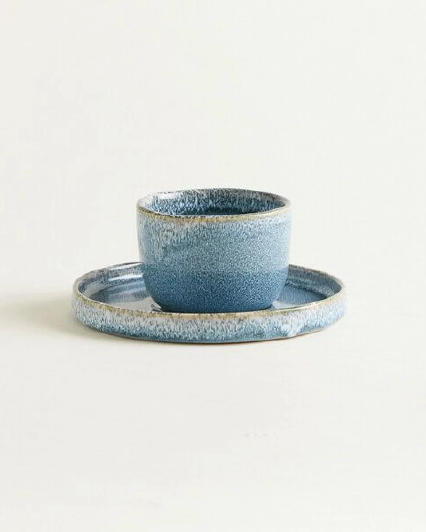 onomao Handgemachte Untertasse aus Steinzeug – Ansicht 2