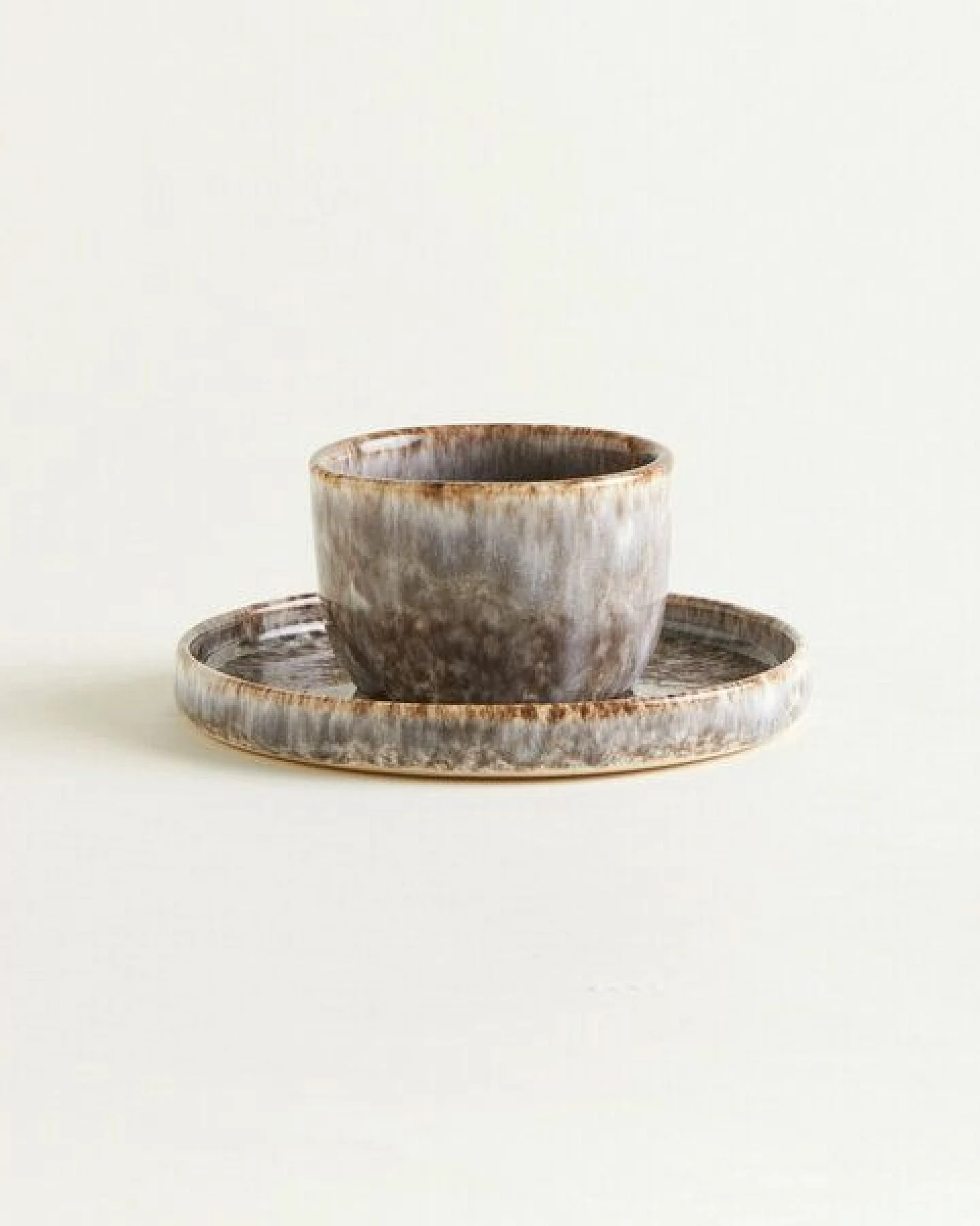 onomao Handgemachte Untertasse aus Steinzeug – Ansicht 2