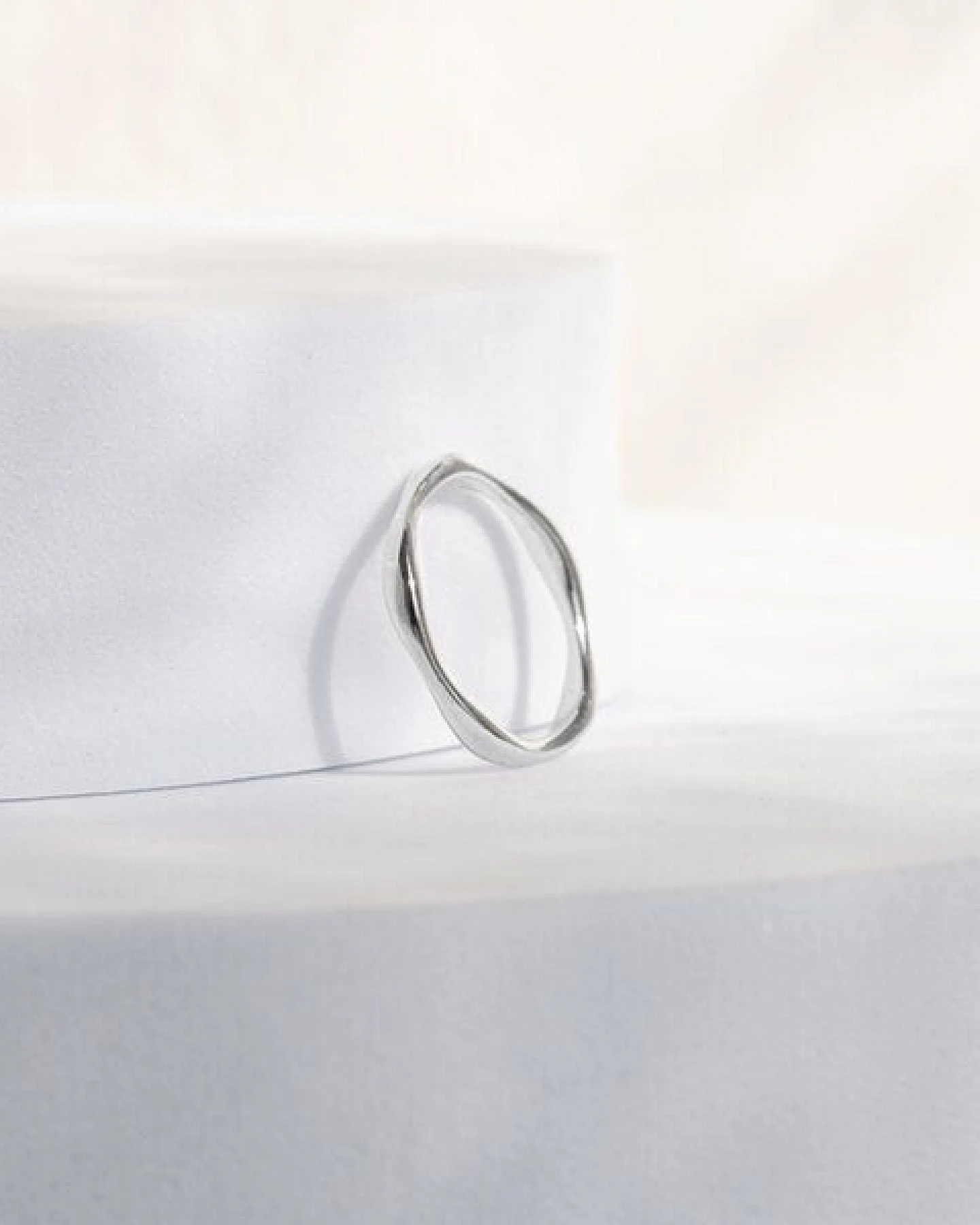 Eppi Silberner gewellter Ring Jax – Ansicht 2