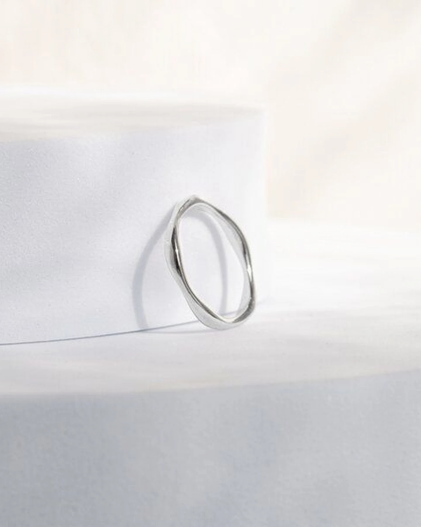 Eppi Silberner gewellter Ring Jax – Ansicht 2
