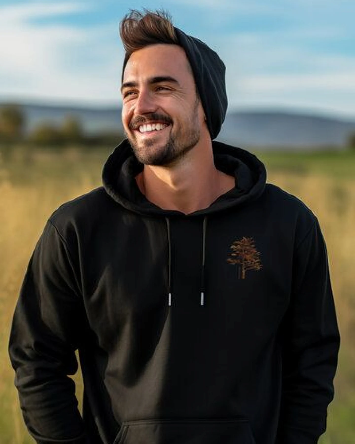 Kultgut Biofair - Hochwertiger Kapuzenpullover / Little Tree in echter Woodoptik – Ansicht 2