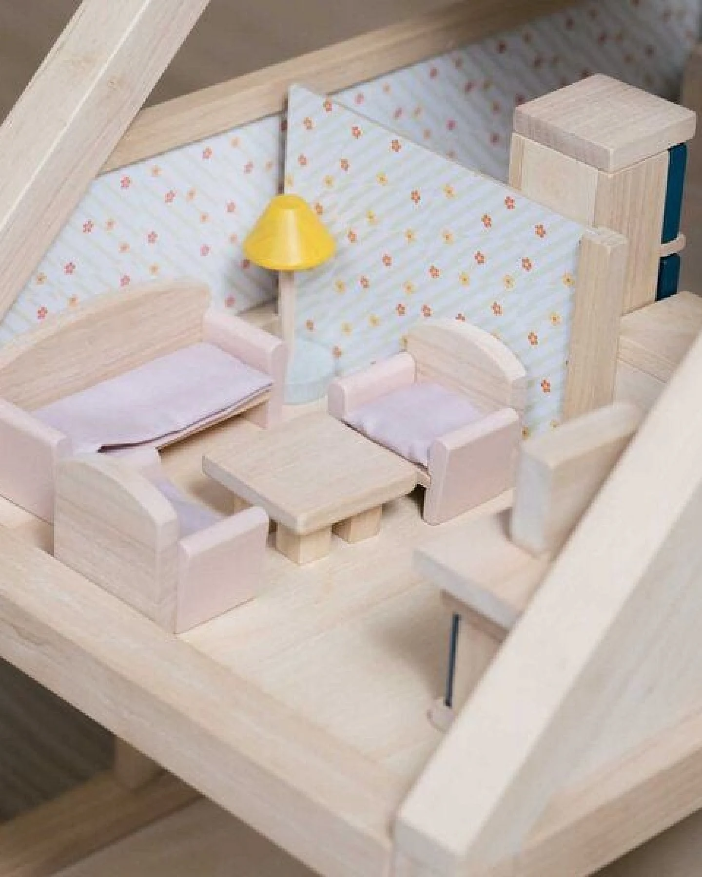 Plantoys Puppenhaus Wohnzimmer – Ansicht 3