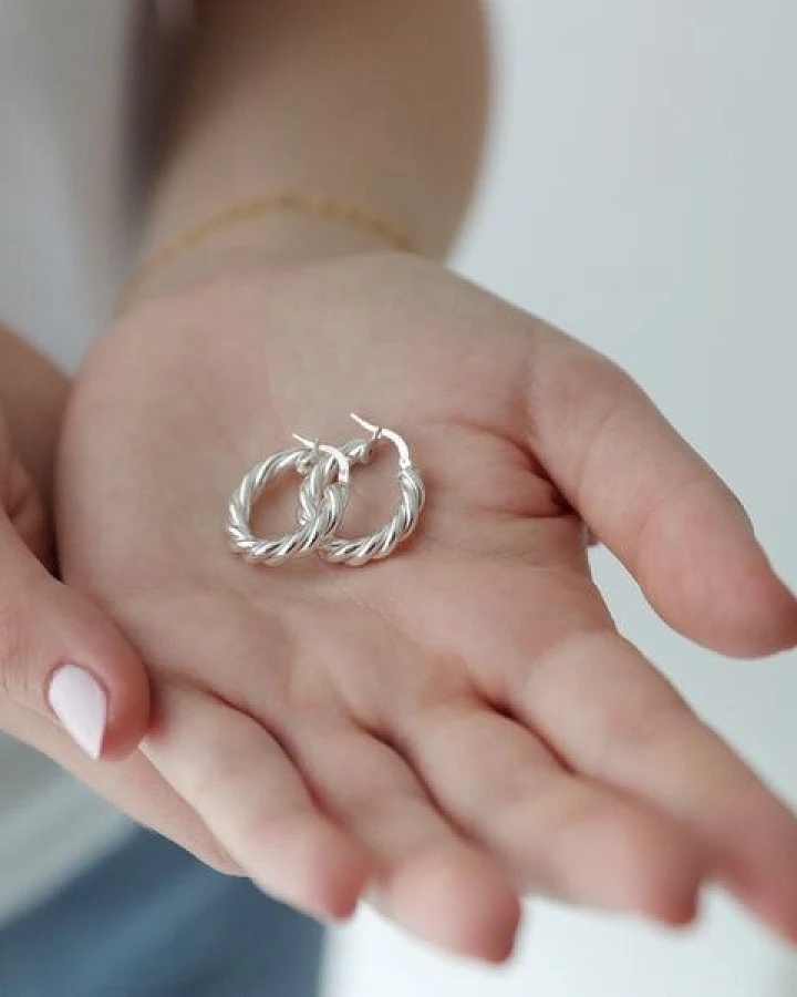 BELLYBIRD Jewellery CREOLEN - Kreis, gedrehtes Design, glänzende Oberfläche